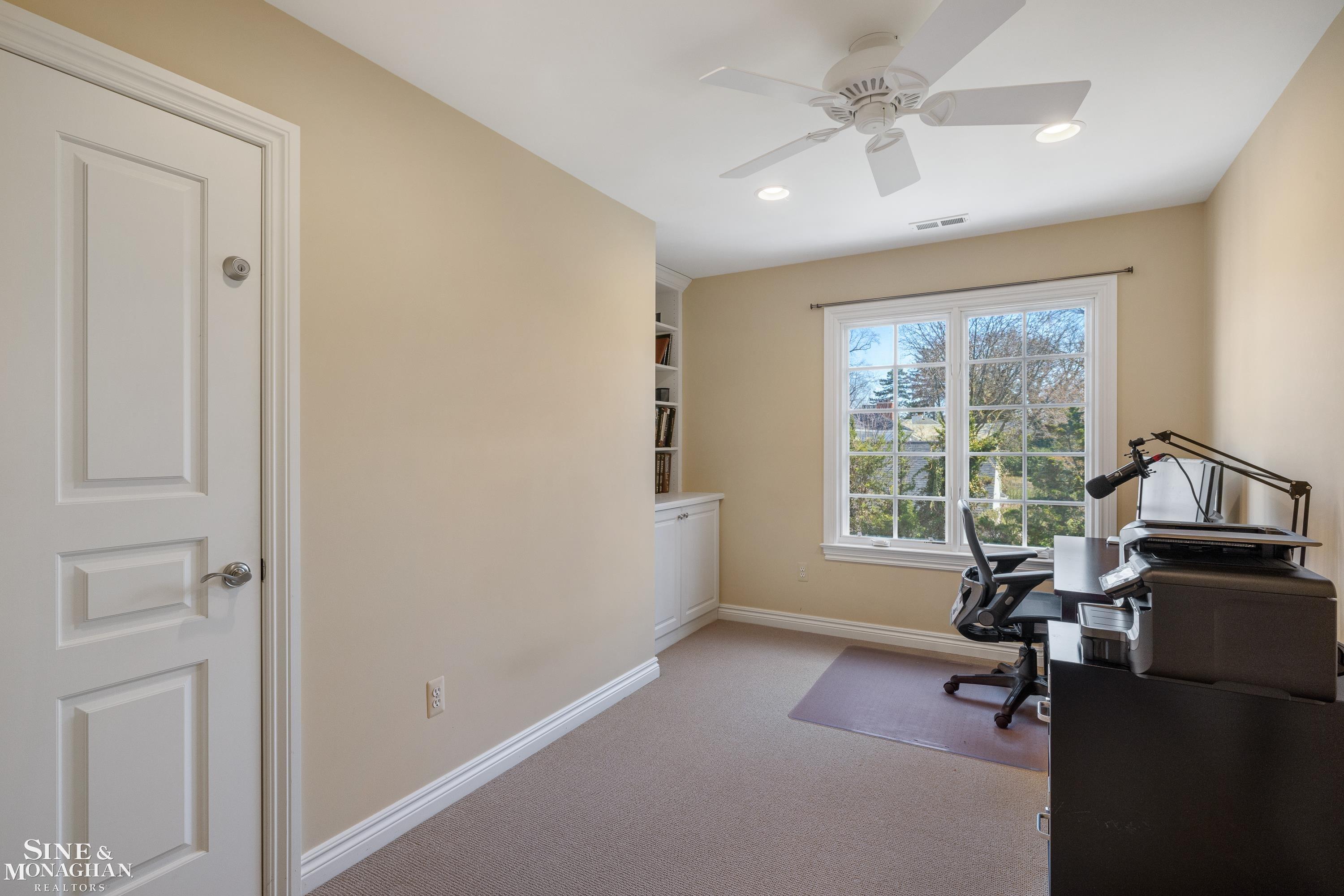 521 Oxford Road, Grosse Pointe Woods, MI, 48236