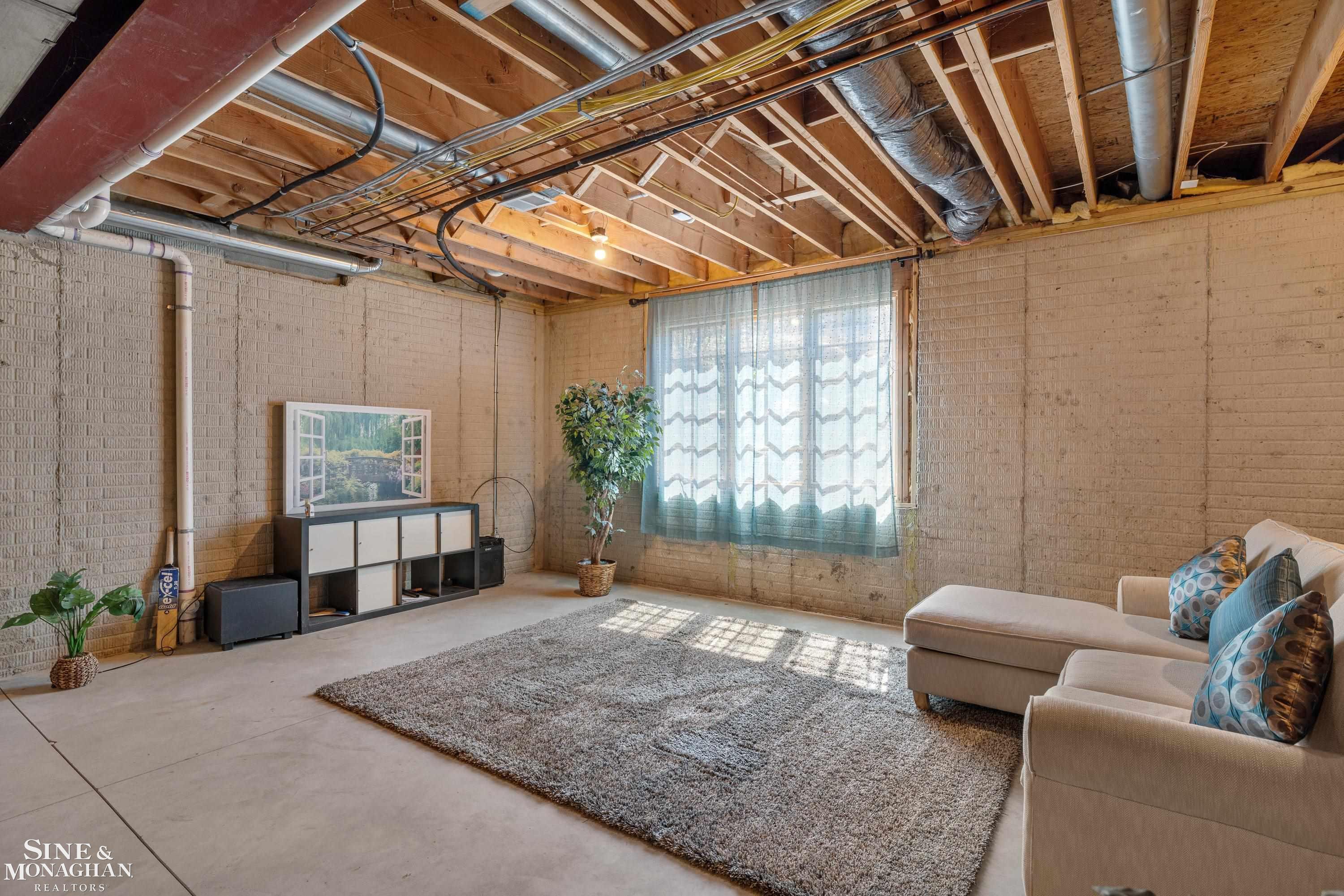 521 Oxford Road, Grosse Pointe Woods, MI, 48236