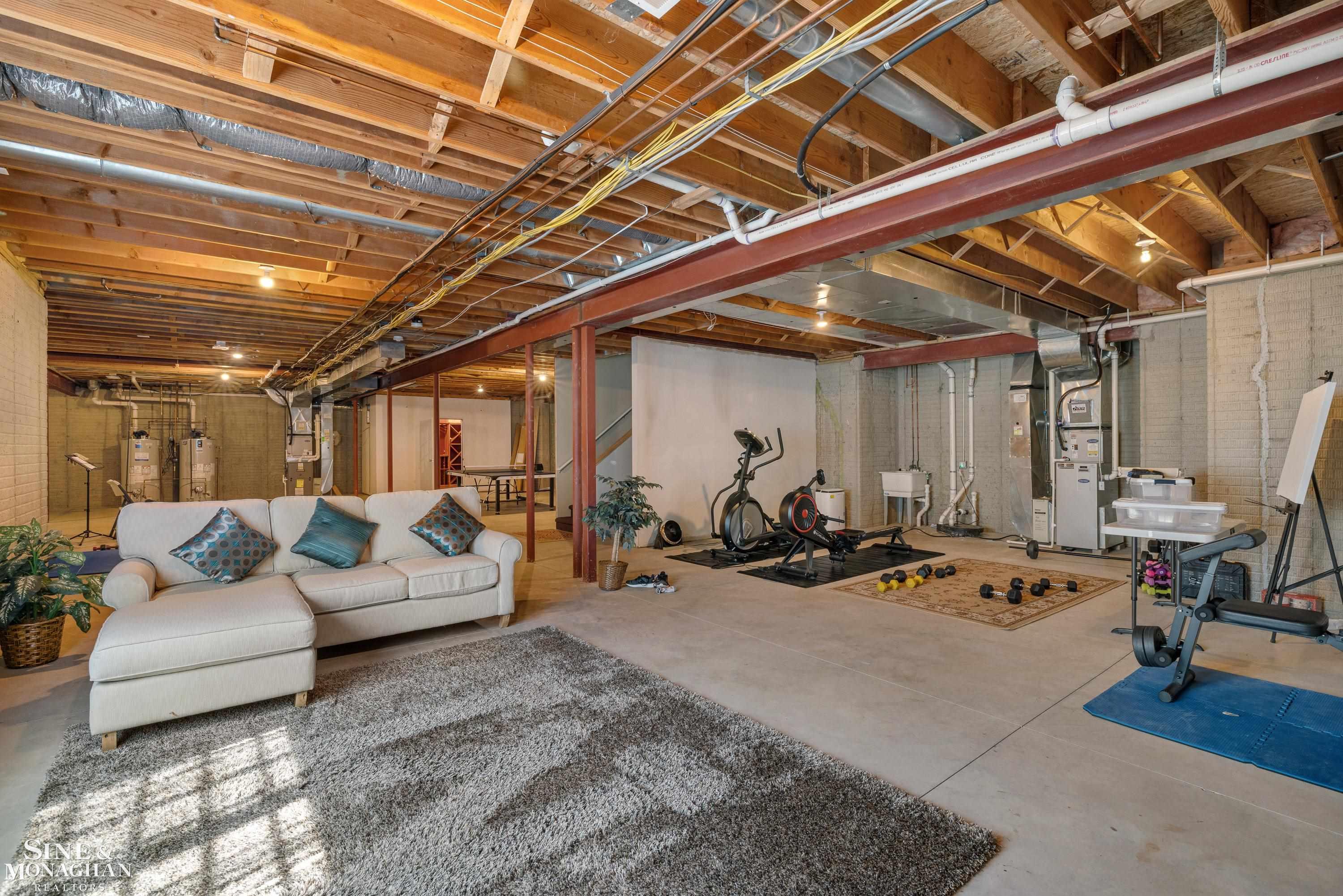 521 Oxford Road, Grosse Pointe Woods, MI, 48236