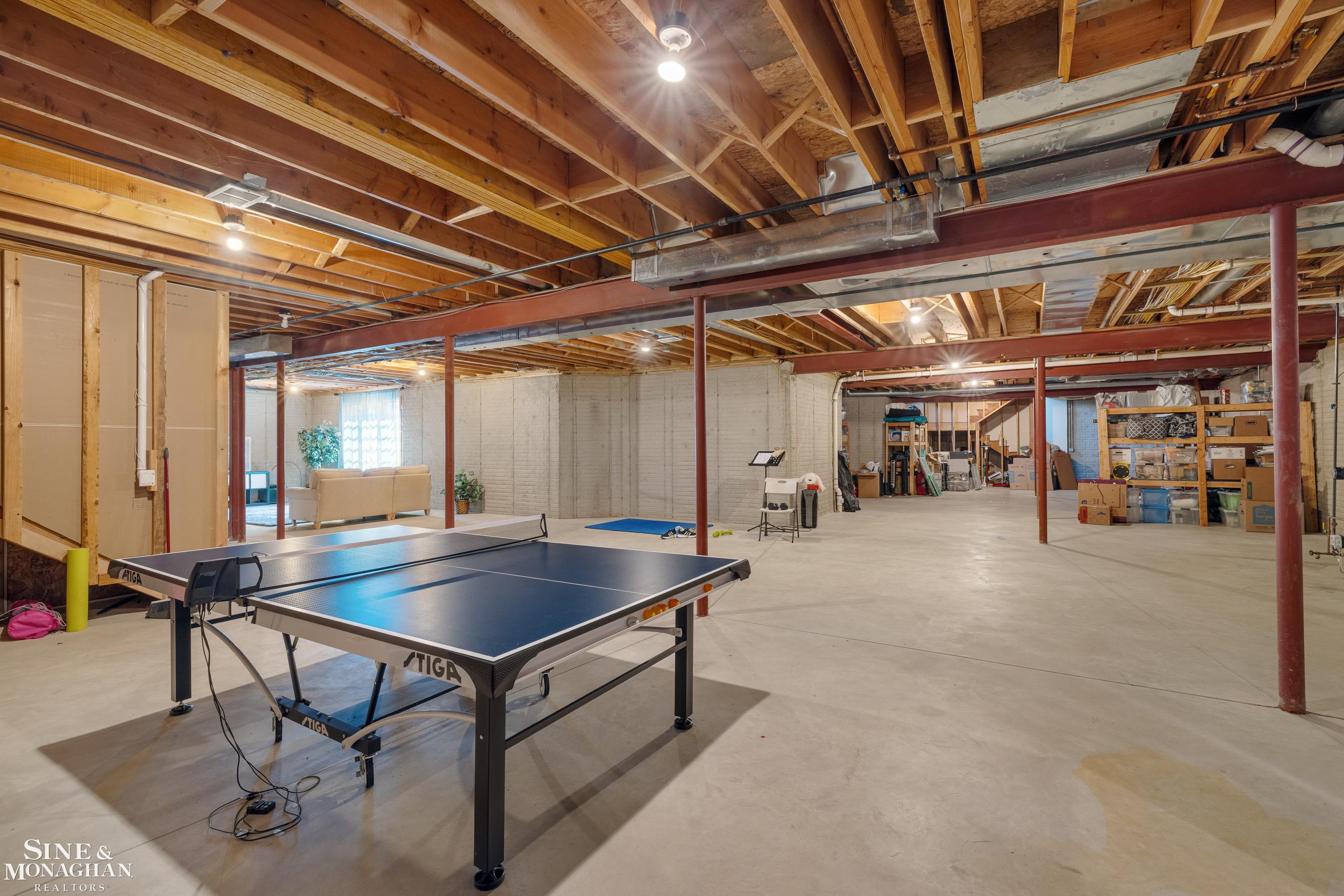 521 Oxford Road, Grosse Pointe Woods, MI, 48236