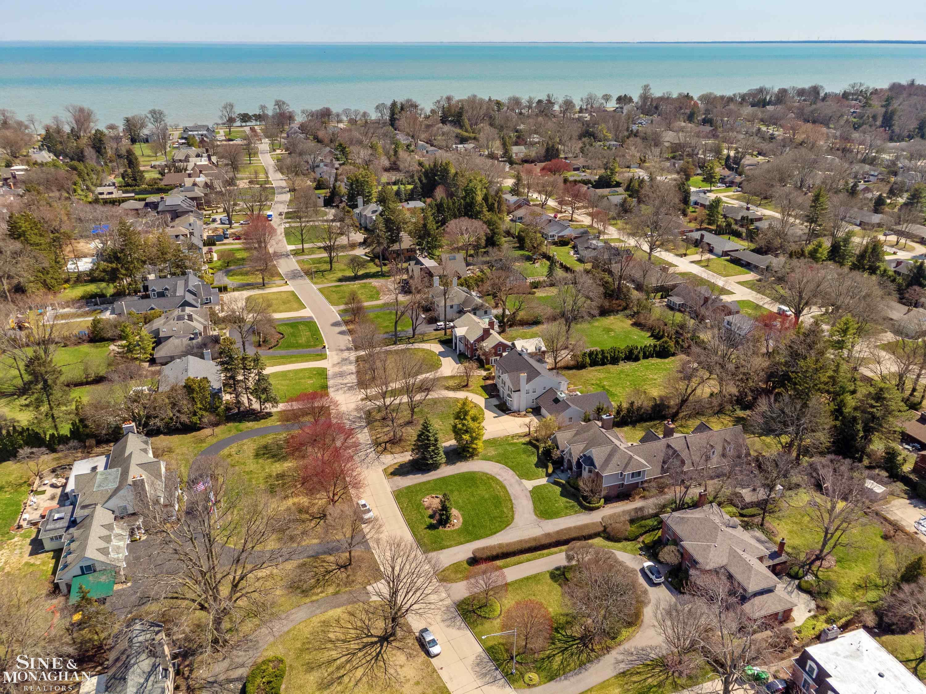 521 Oxford Road, Grosse Pointe Woods, MI, 48236