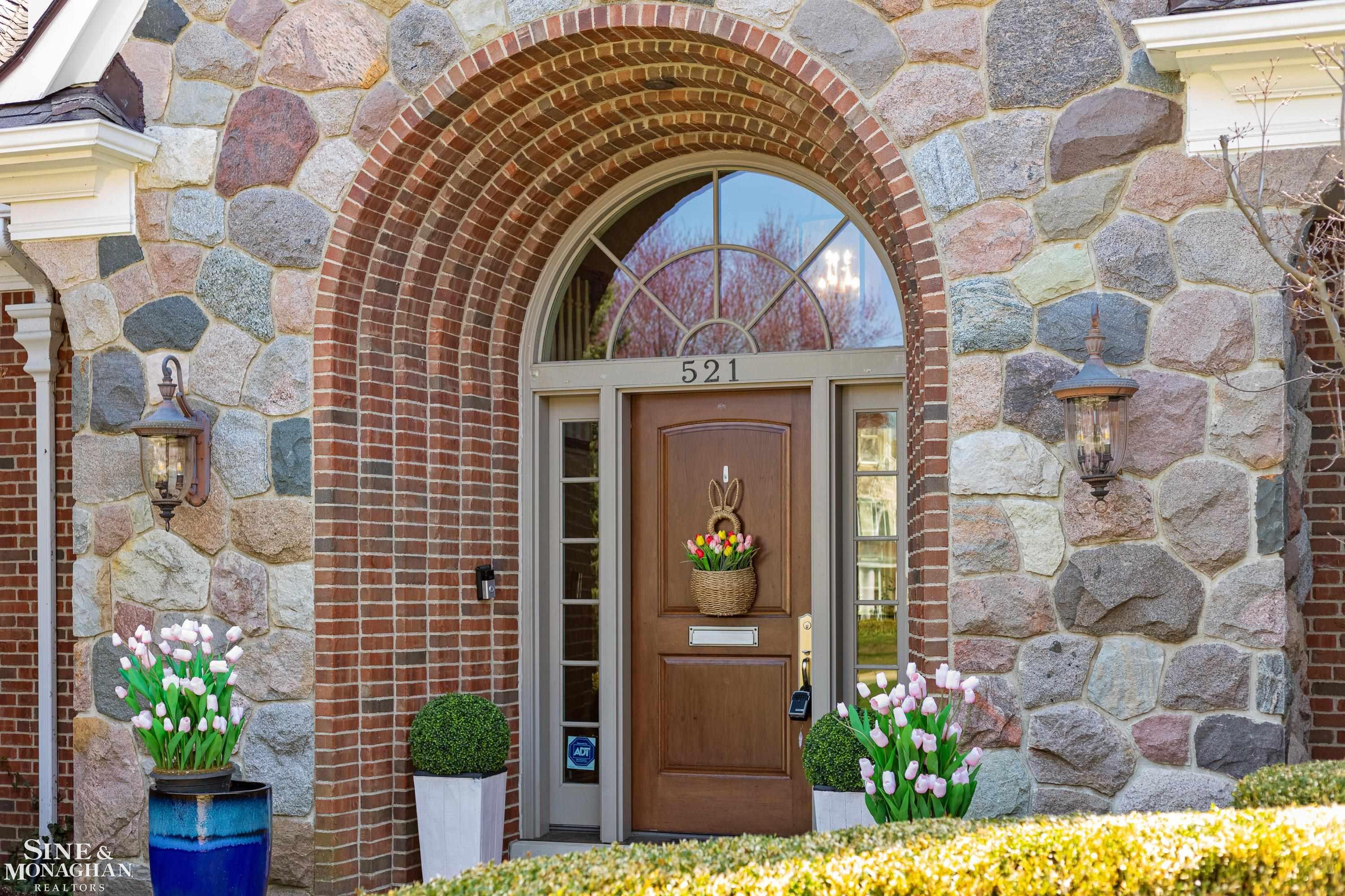 521 Oxford Road, Grosse Pointe Woods, MI, 48236