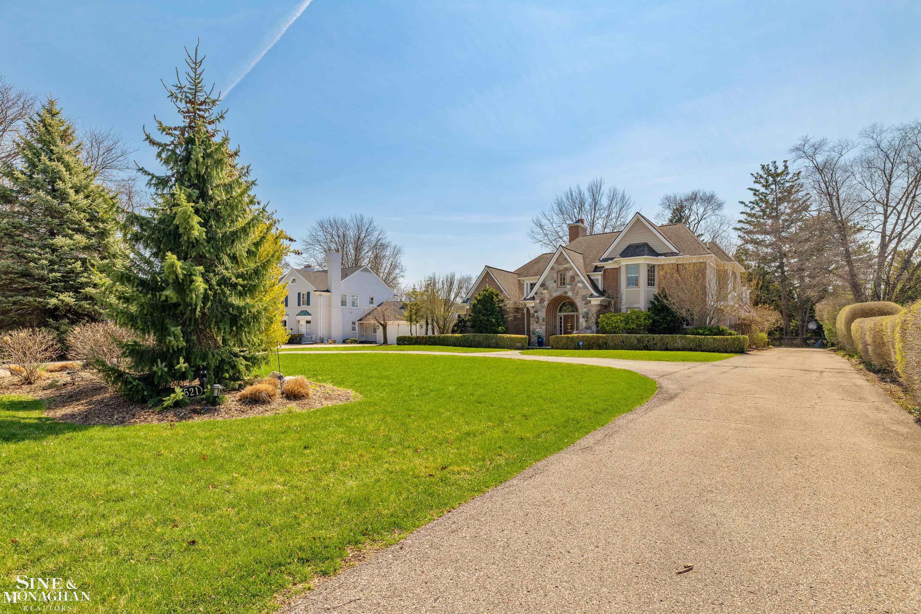 521 Oxford Road, Grosse Pointe Woods, MI, 48236