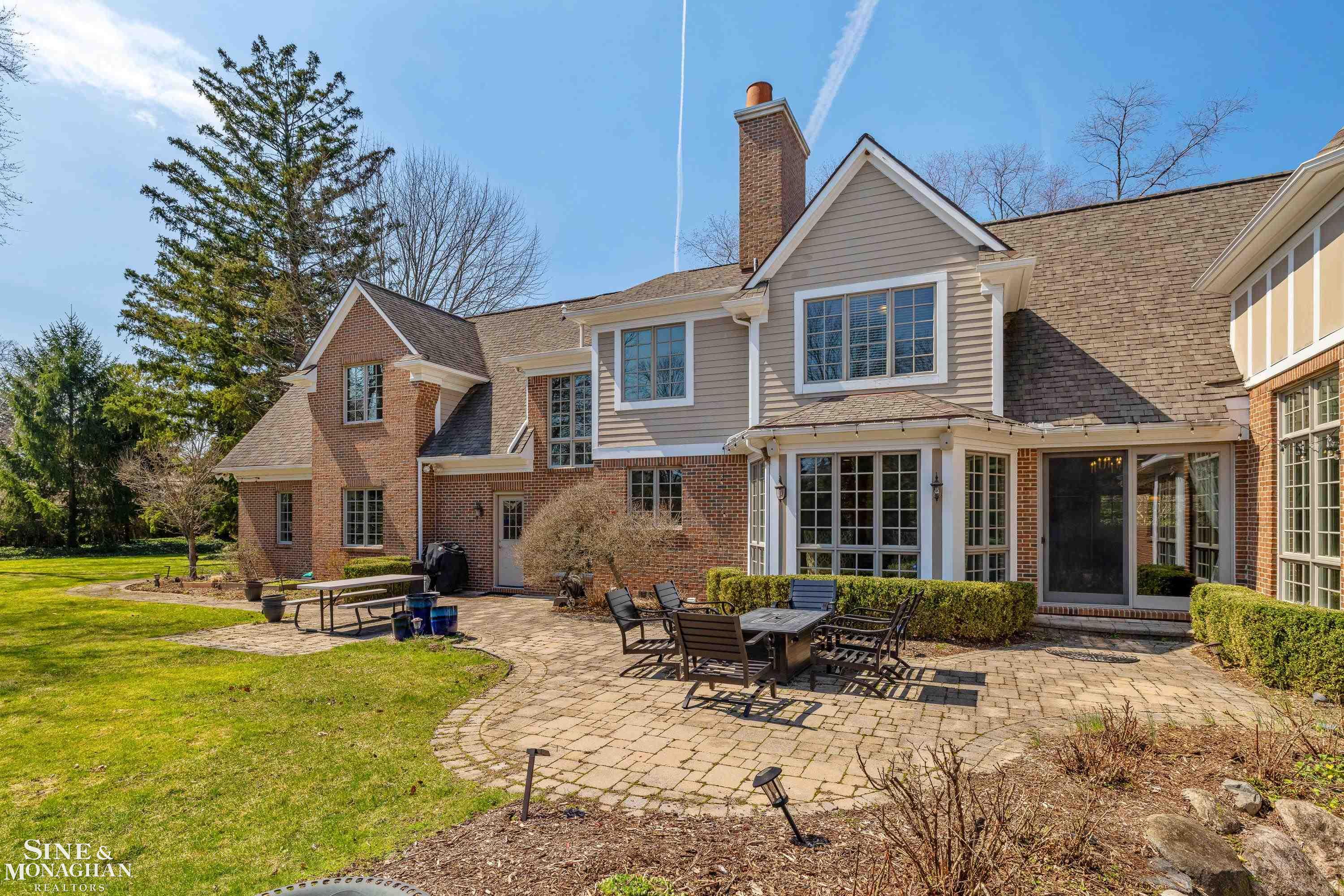 521 Oxford Road, Grosse Pointe Woods, MI, 48236