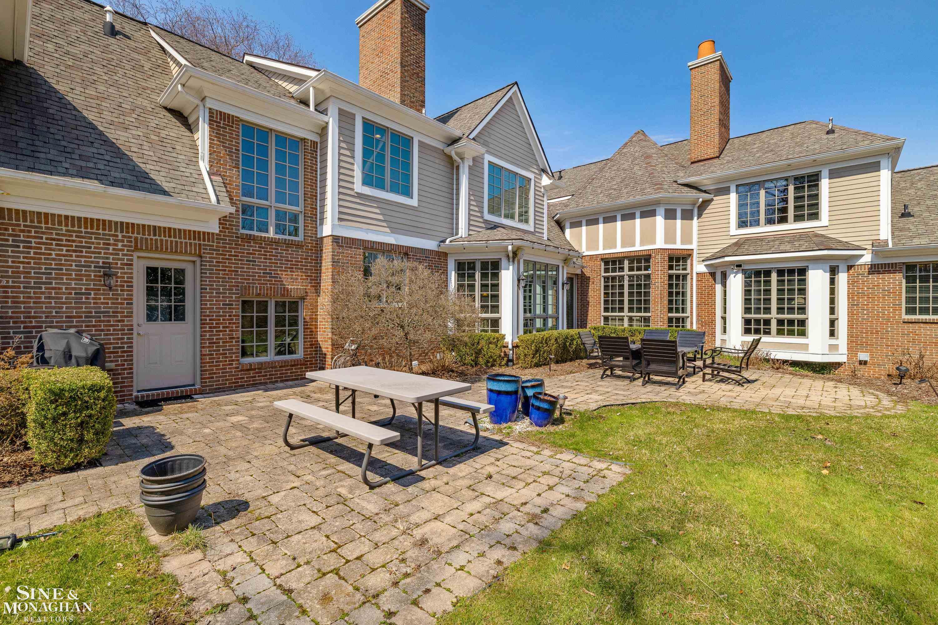 521 Oxford Road, Grosse Pointe Woods, MI, 48236