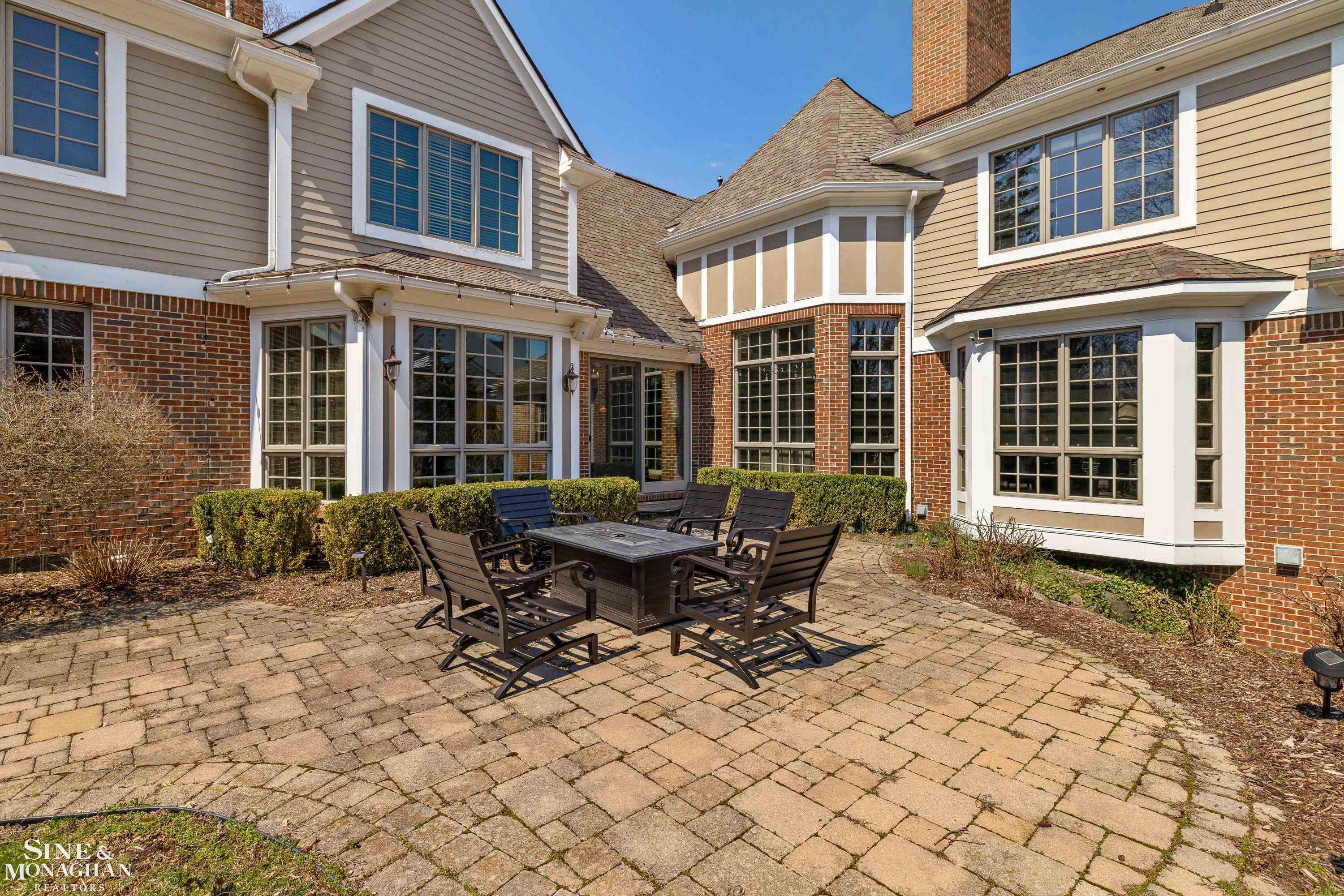 521 Oxford Road, Grosse Pointe Woods, MI, 48236