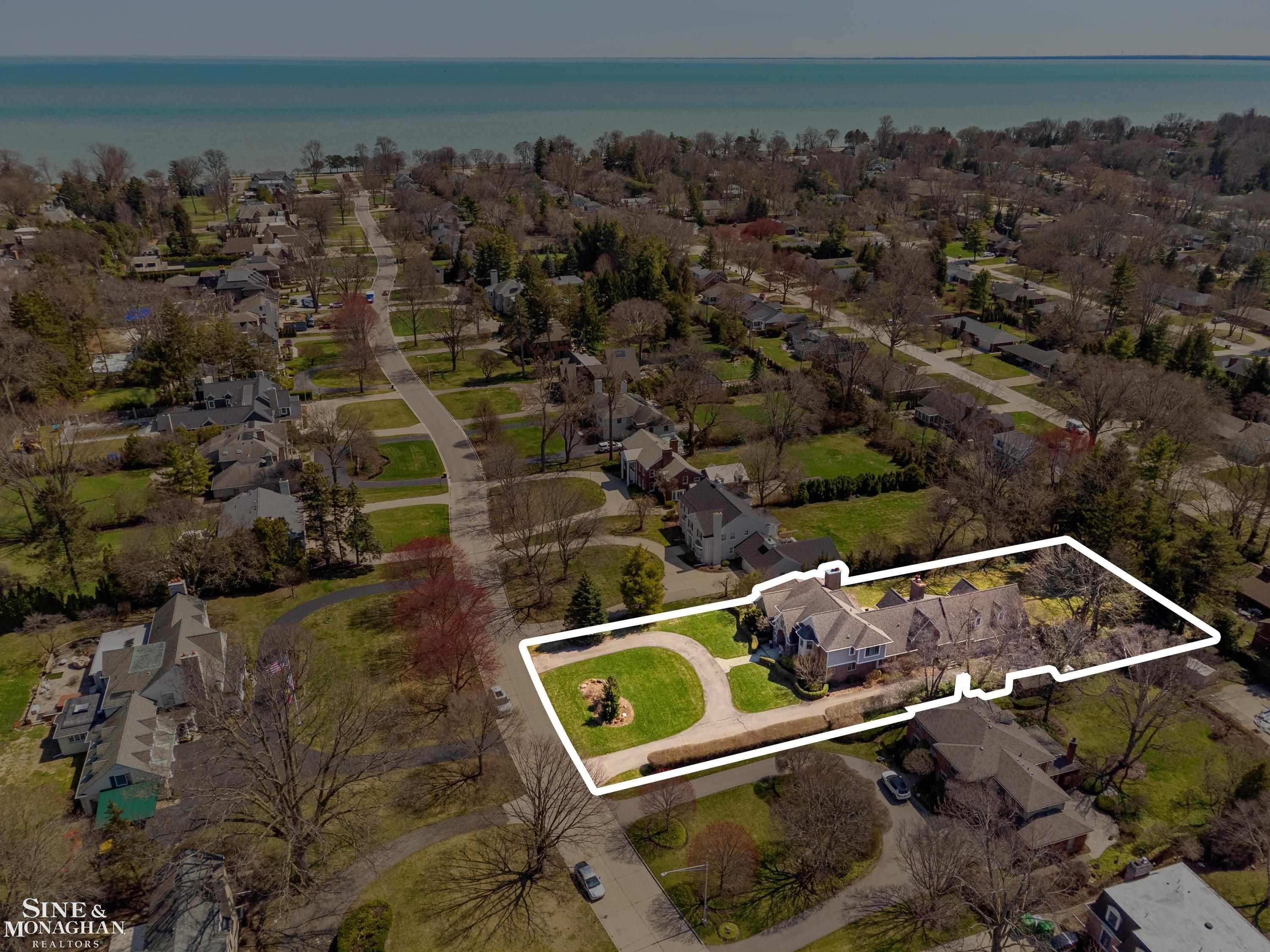521 Oxford Road, Grosse Pointe Woods, MI, 48236