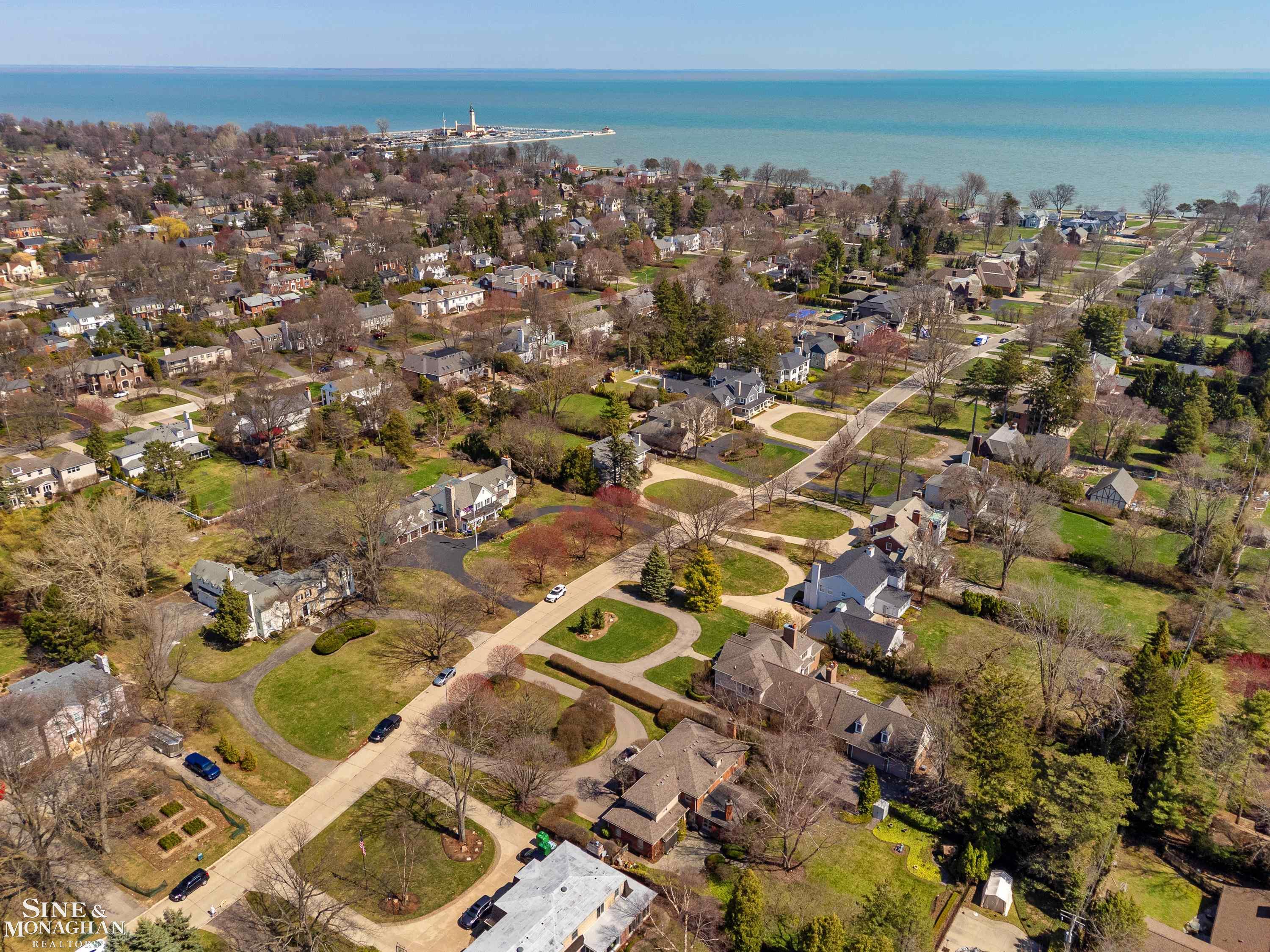 521 Oxford Road, Grosse Pointe Woods, MI, 48236