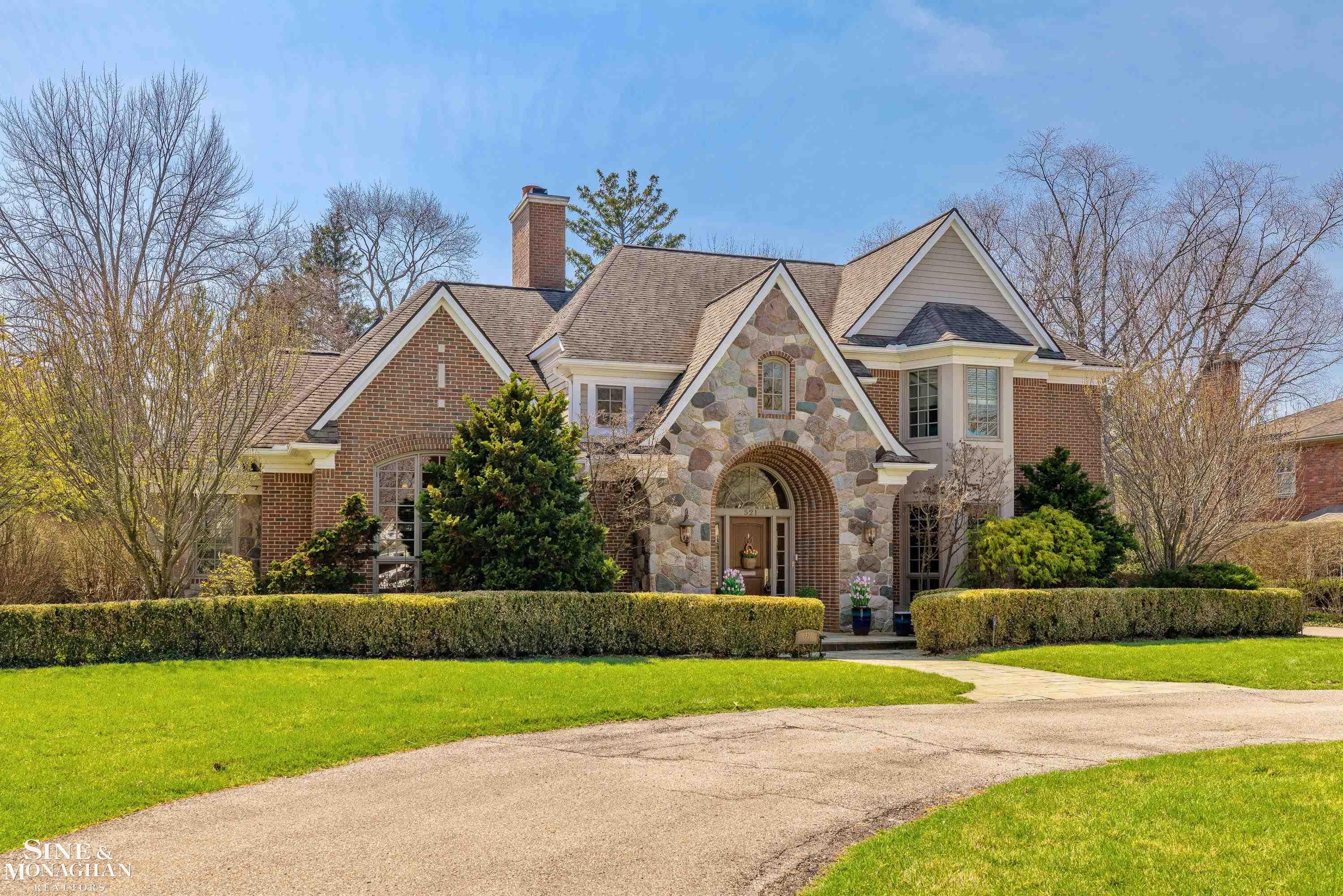 521 Oxford Road, Grosse Pointe Woods, MI, 48236