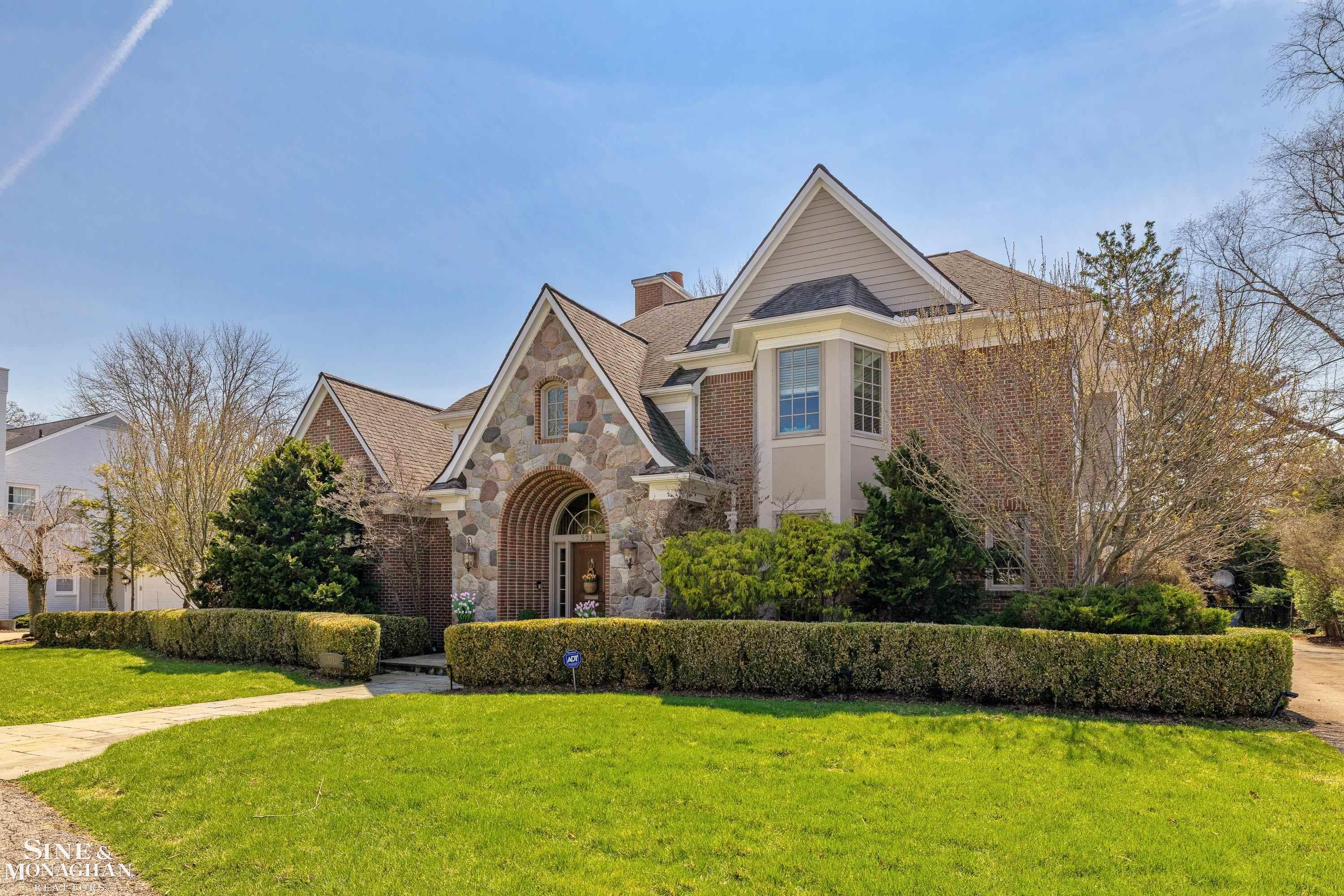 521 Oxford Road, Grosse Pointe Woods, MI, 48236