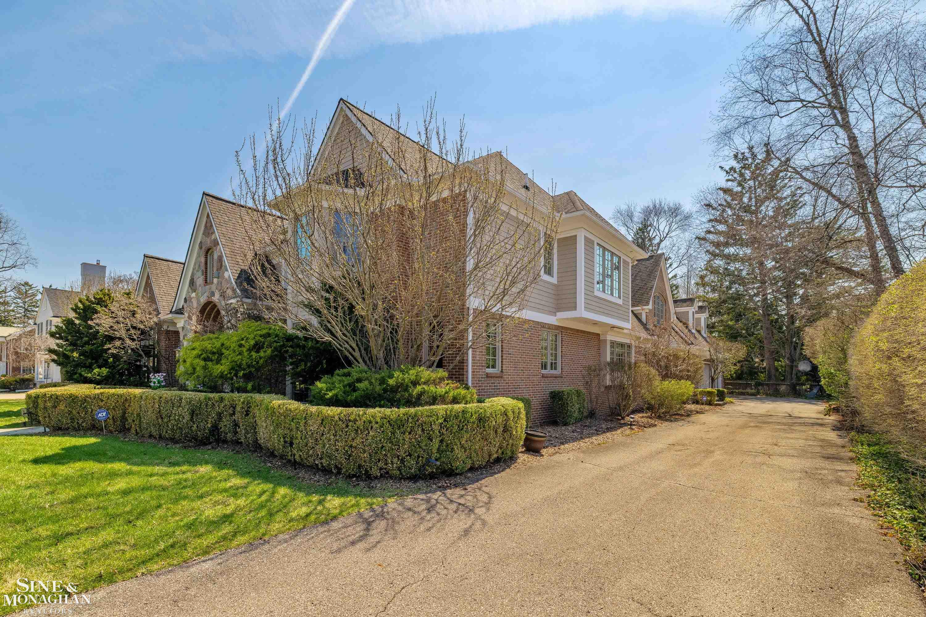 521 Oxford Road, Grosse Pointe Woods, MI, 48236