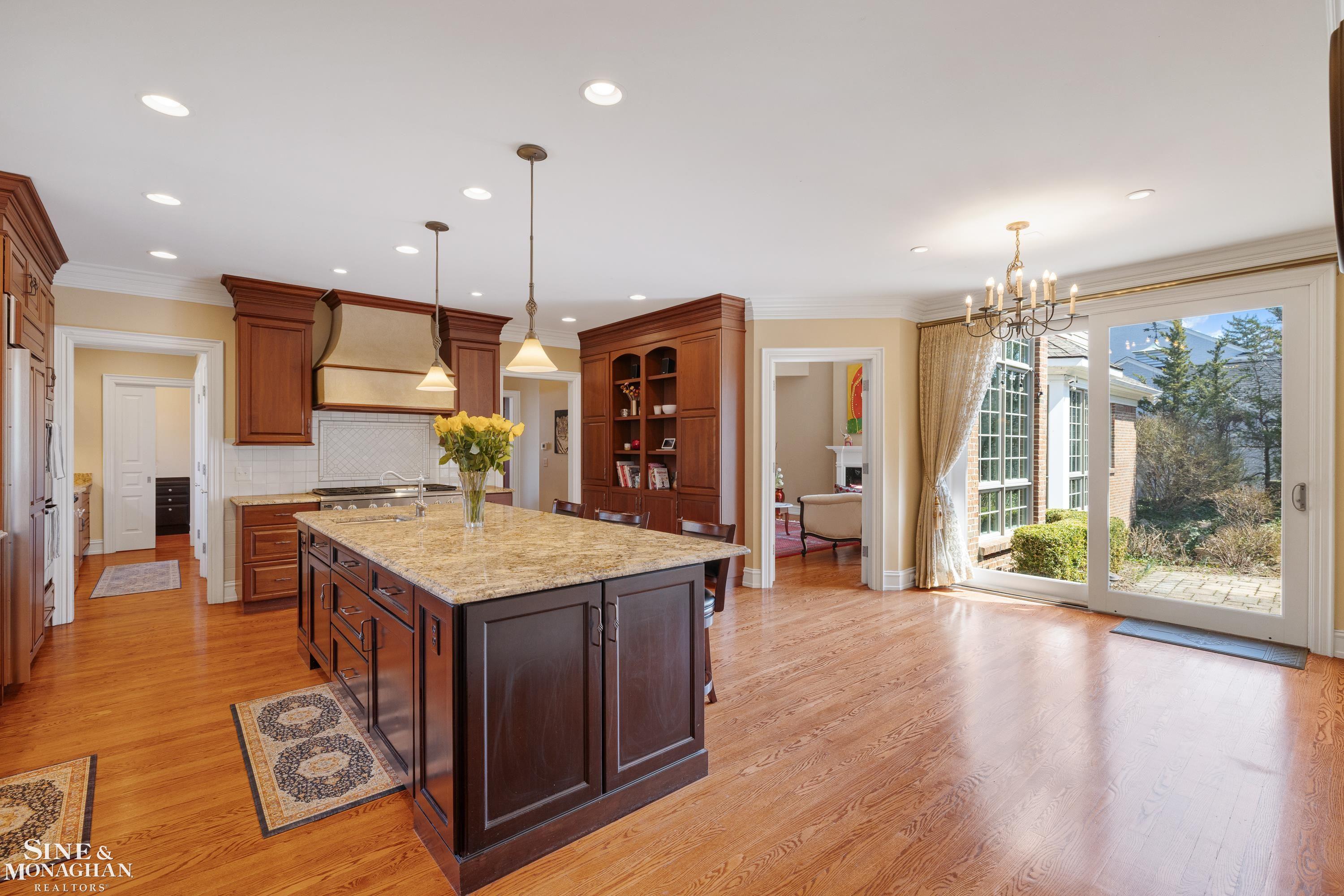 521 Oxford Road, Grosse Pointe Woods, MI, 48236