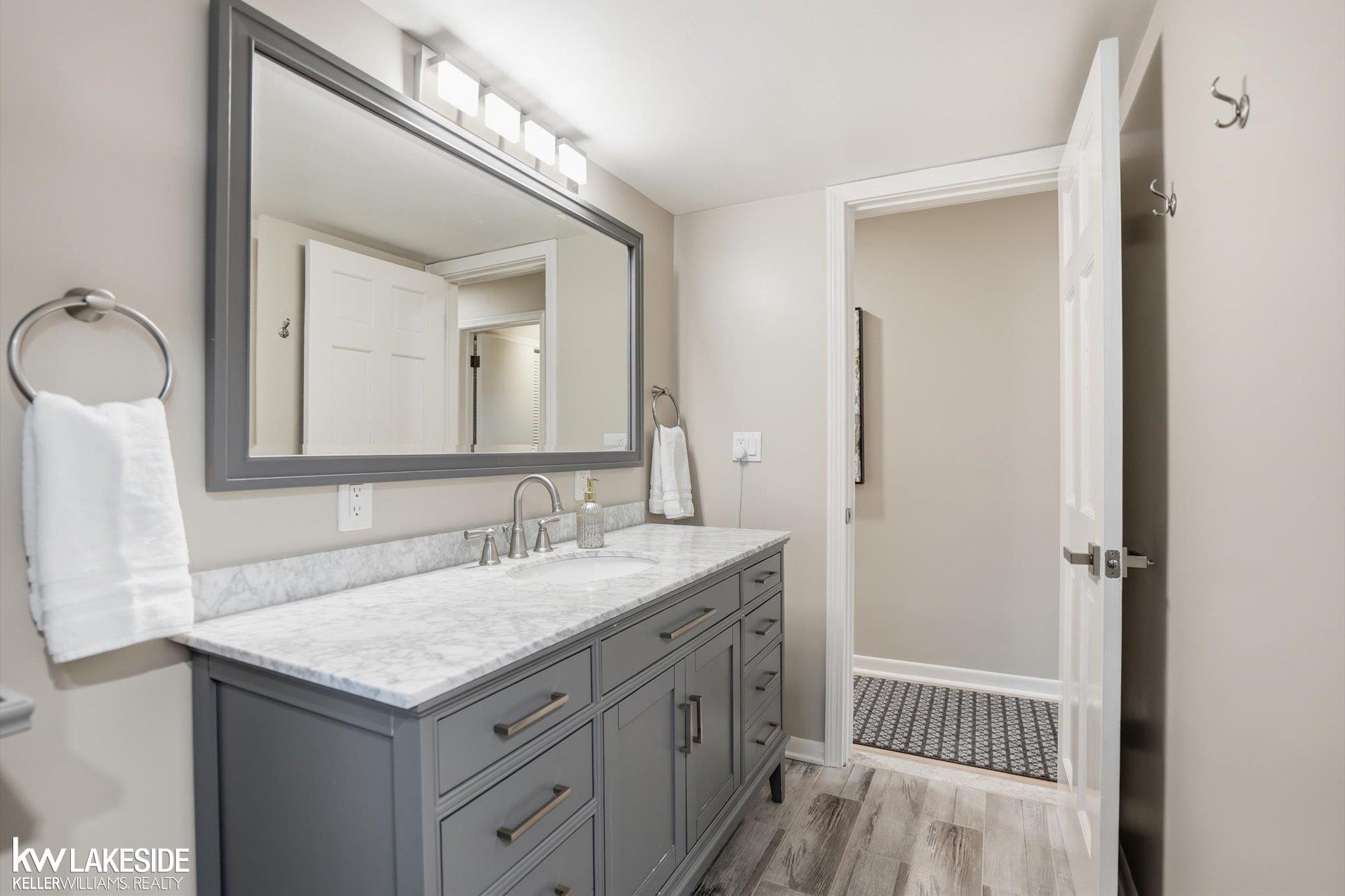 5669 Sandburn Avenue, Shelby Twp, MI, 48316