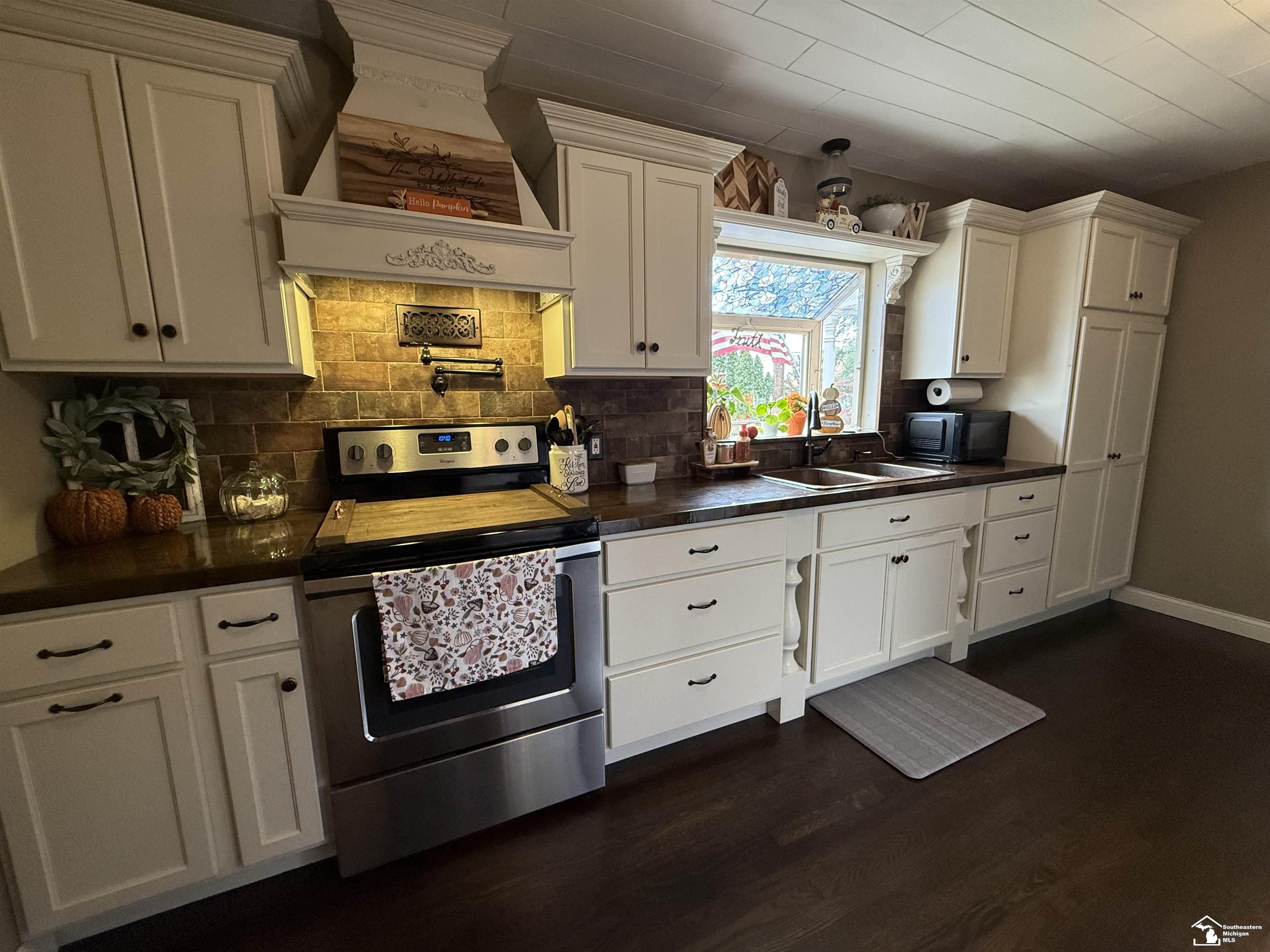950 Waterloo Avenue, Monroe, MI, 48161
