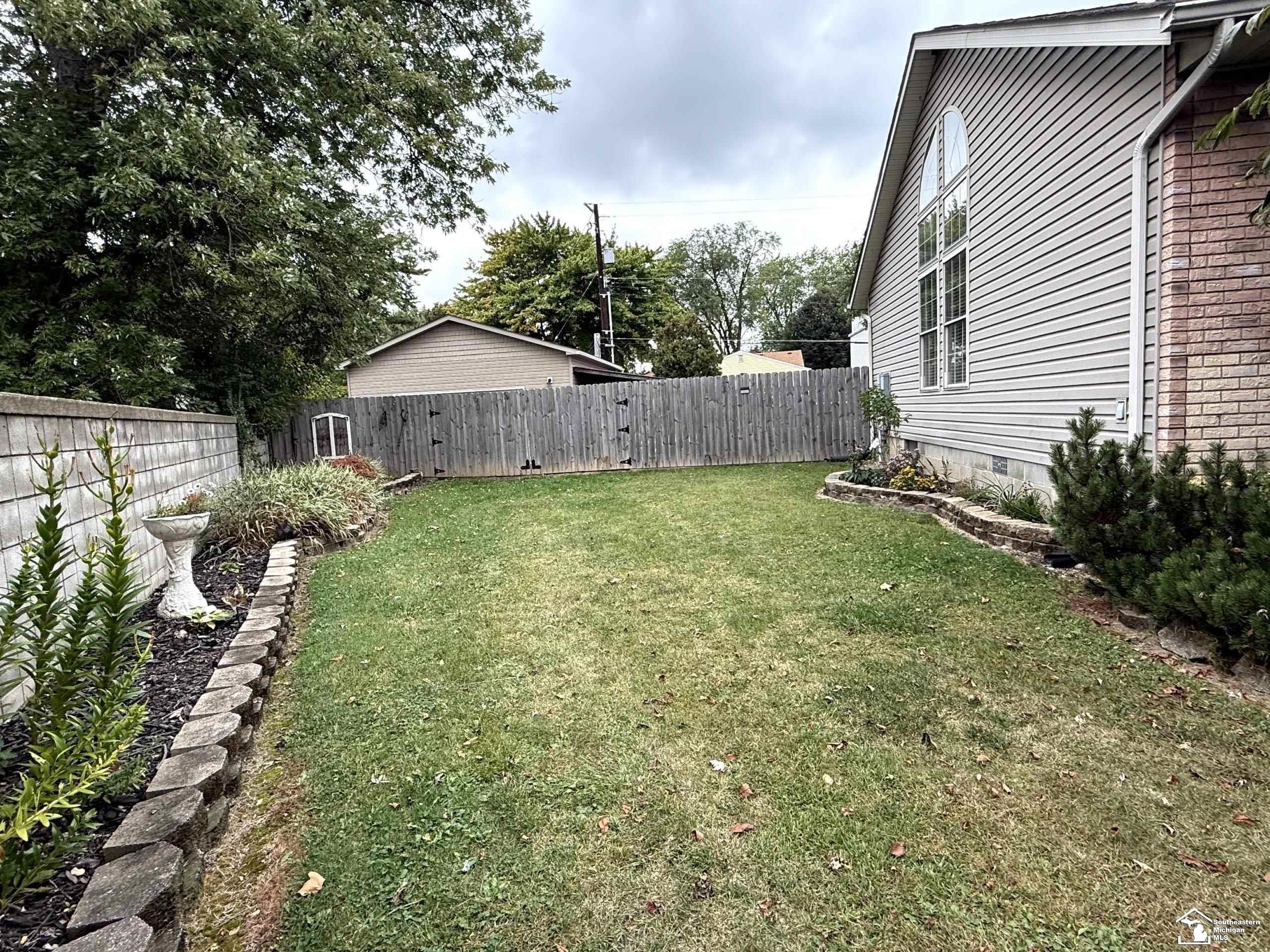 950 Waterloo Avenue, Monroe, MI, 48161