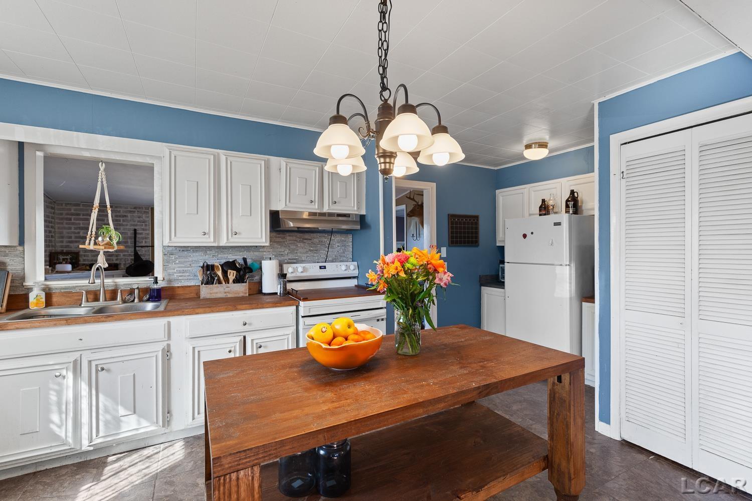 2094 Allan Street, Adrian, MI, 49221