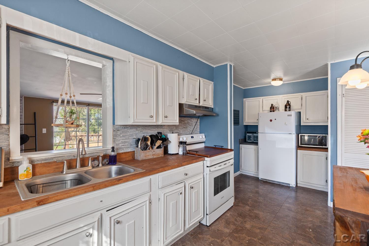 2094 Allan Street, Adrian, MI, 49221