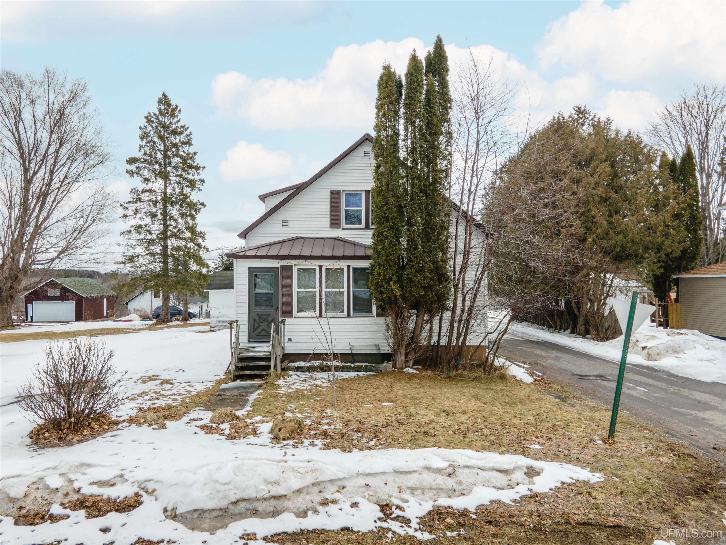 615 Wilson Avenue, Iron River, MI, 49935
