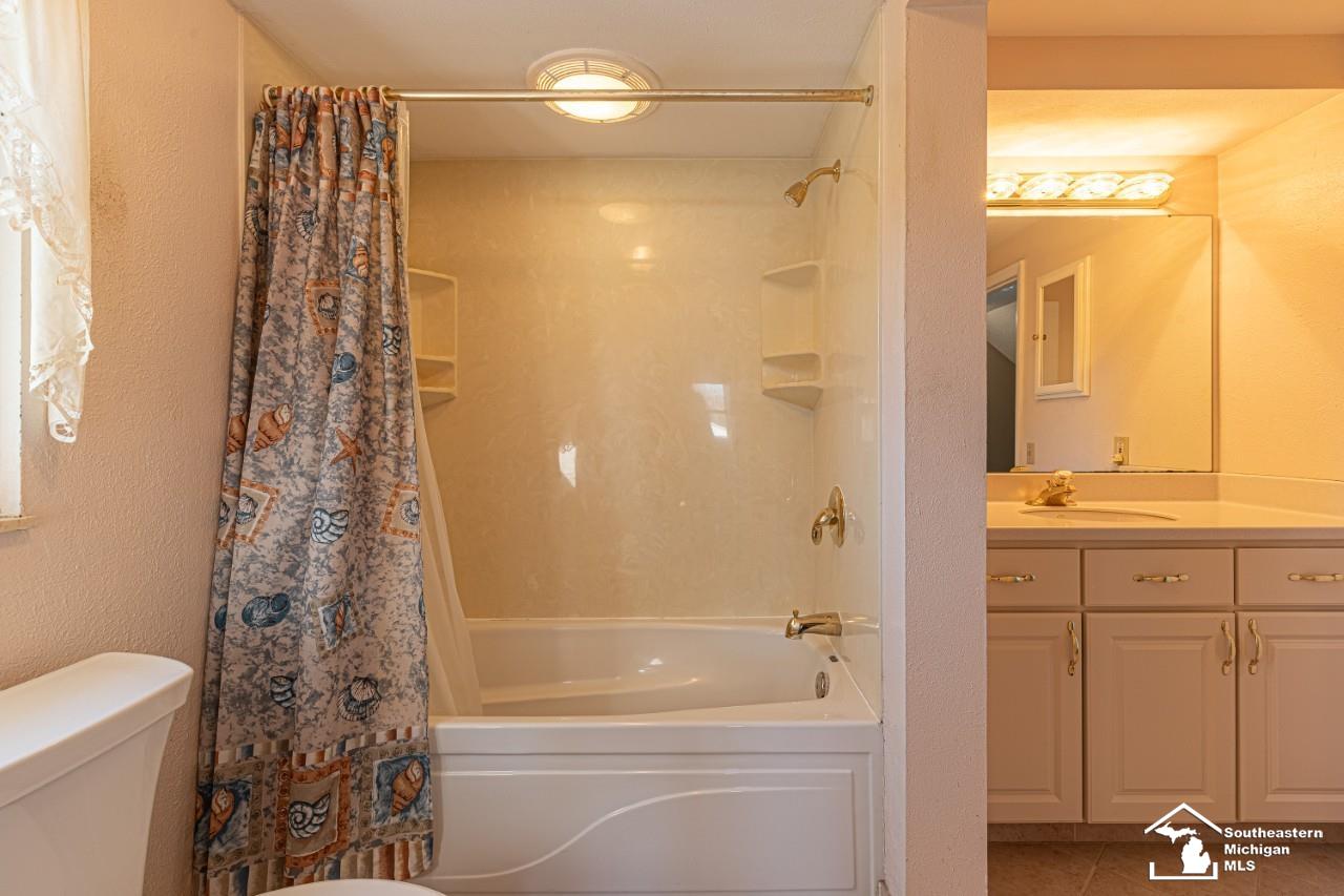 6442 Centennial Drive, Temperance, MI, 48182