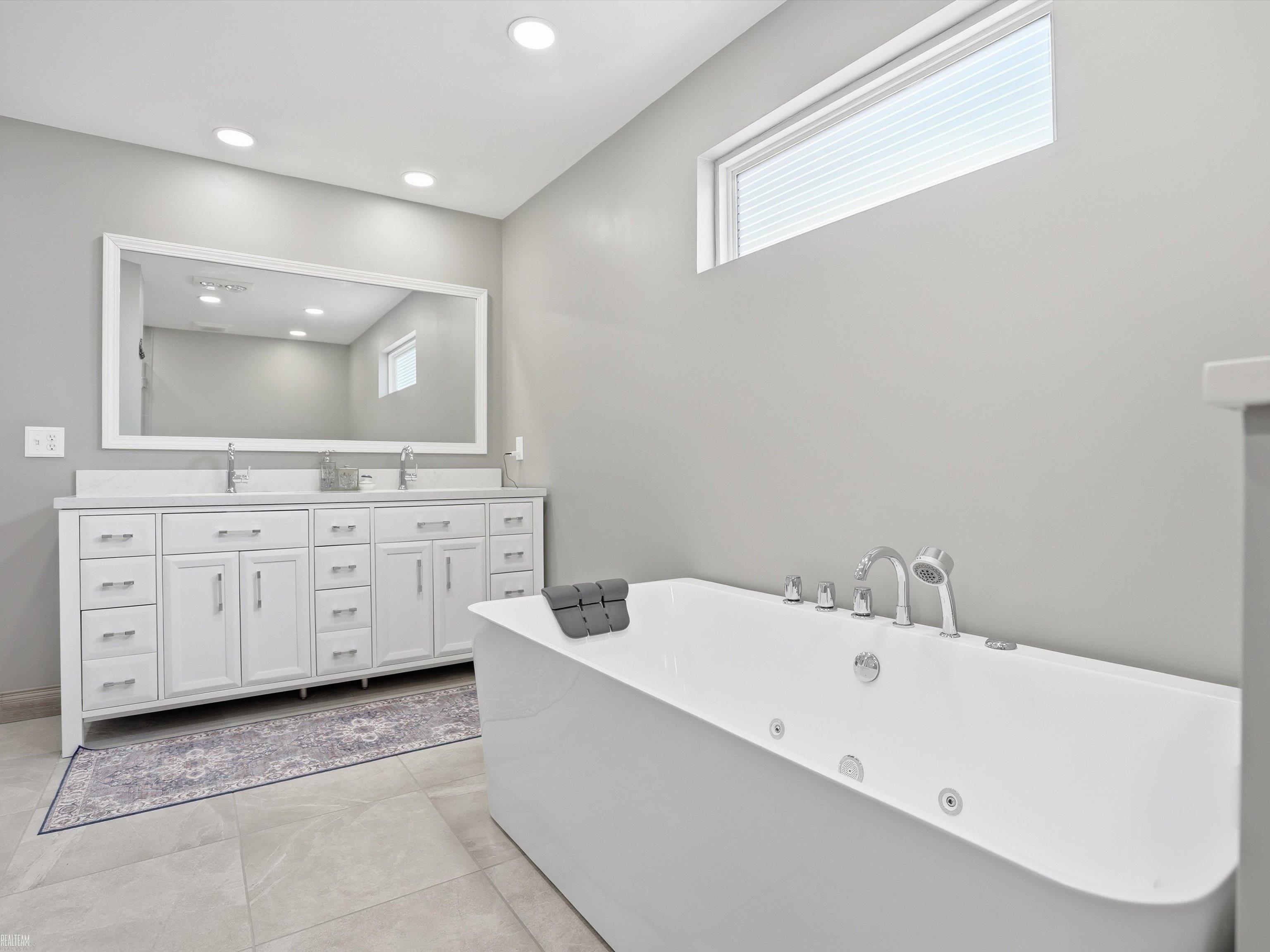 22261 Woodlake Drive UNIT&nbsp;143, Macomb Twp, MI, 48044