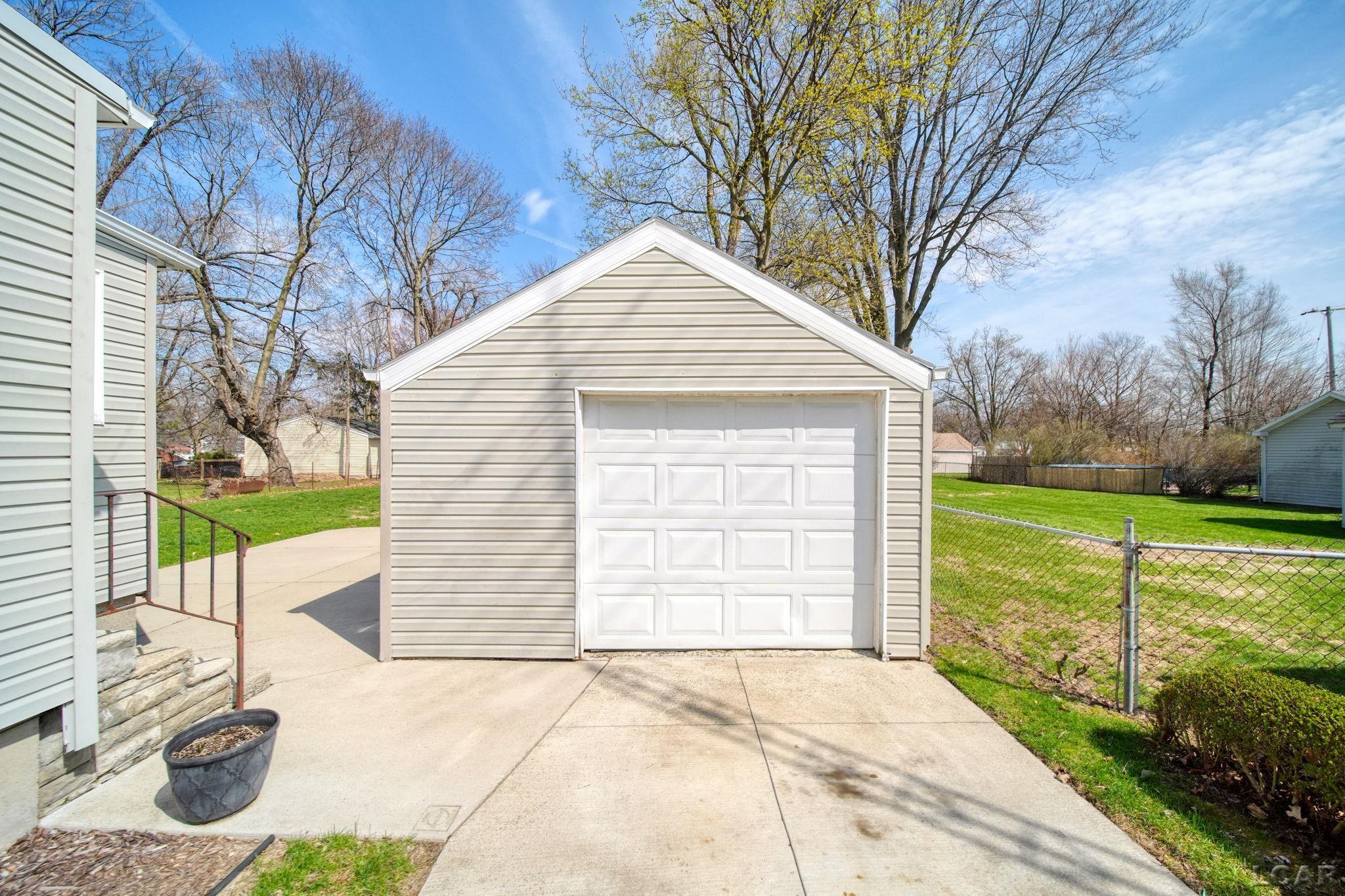 437 Oden Way, Adrian, MI, 49221