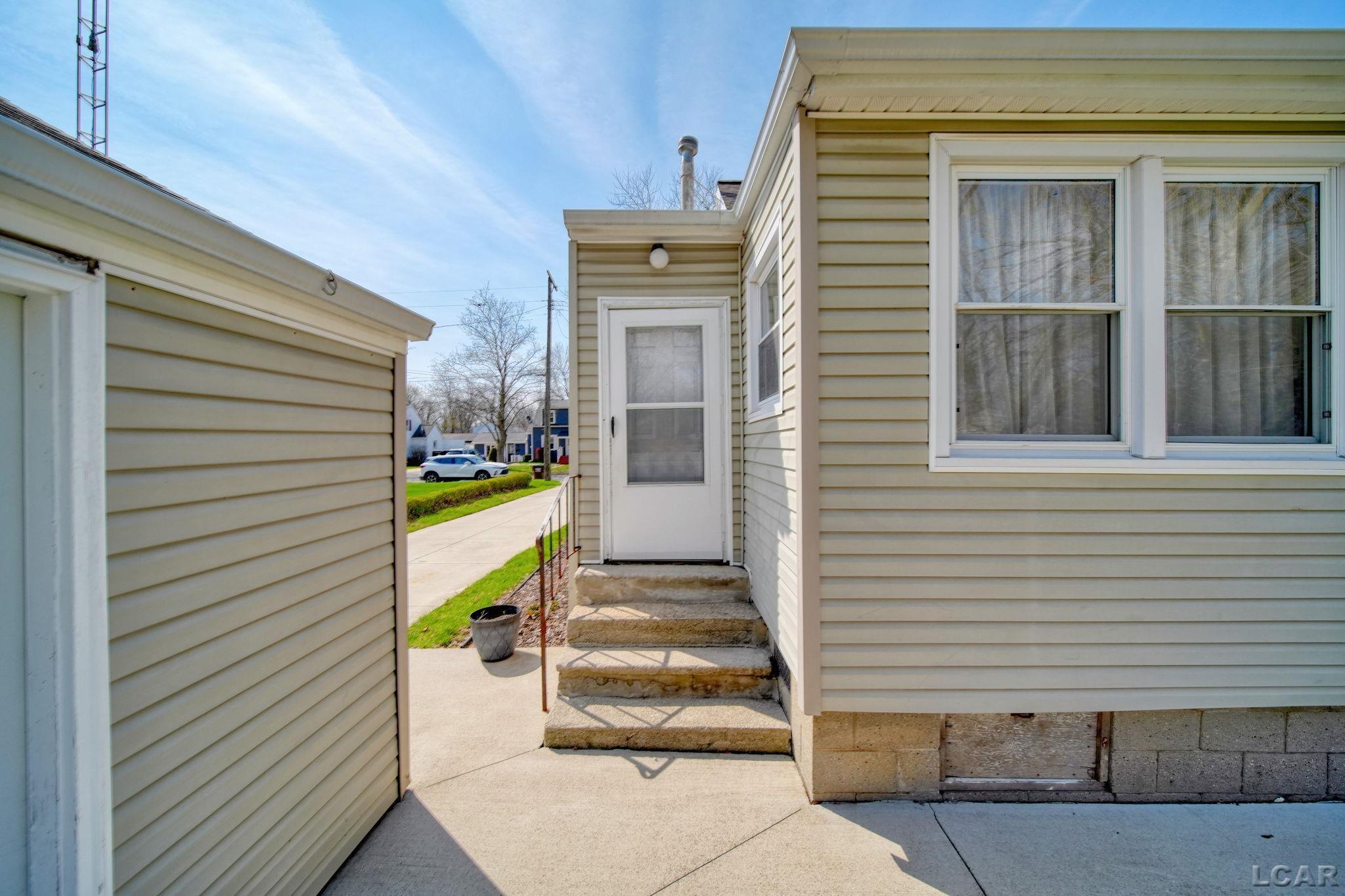 437 Oden Way, Adrian, MI, 49221