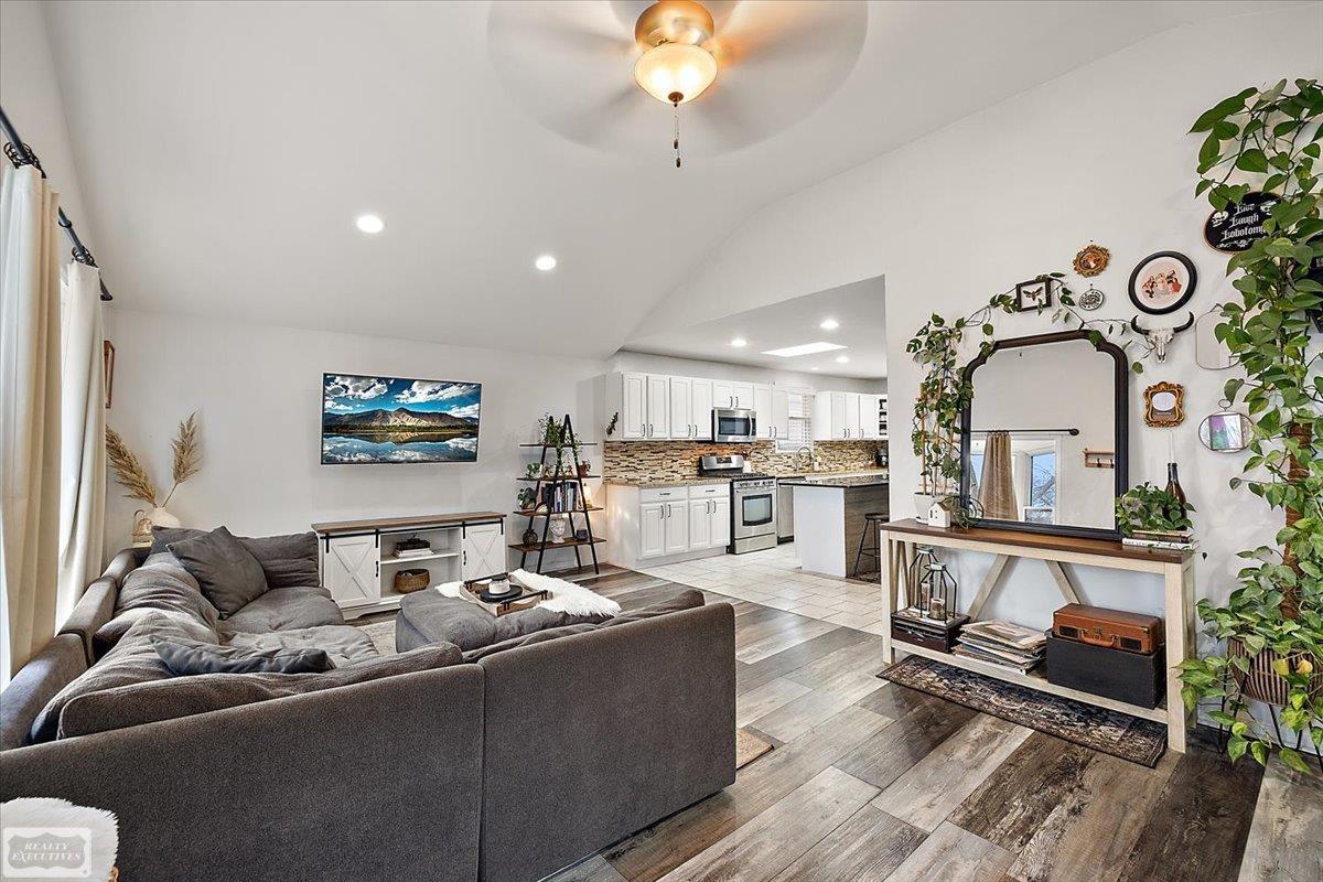 22617 Detour Street, Saint Clair Shores, MI, 48082