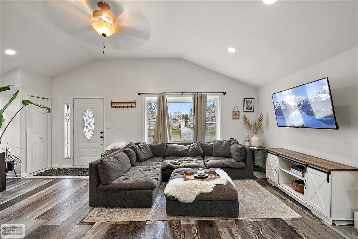 22617 Detour Street, Saint Clair Shores, MI, 48082