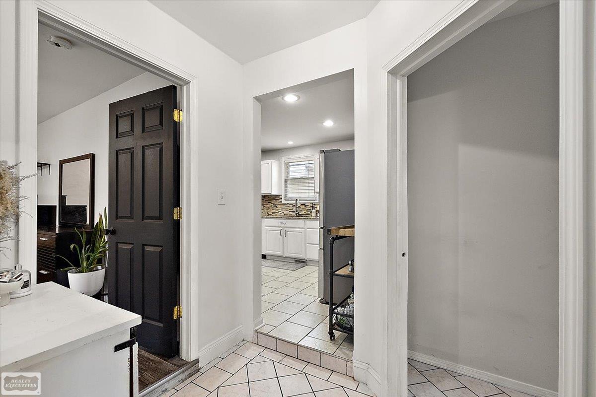 22617 Detour Street, Saint Clair Shores, MI, 48082