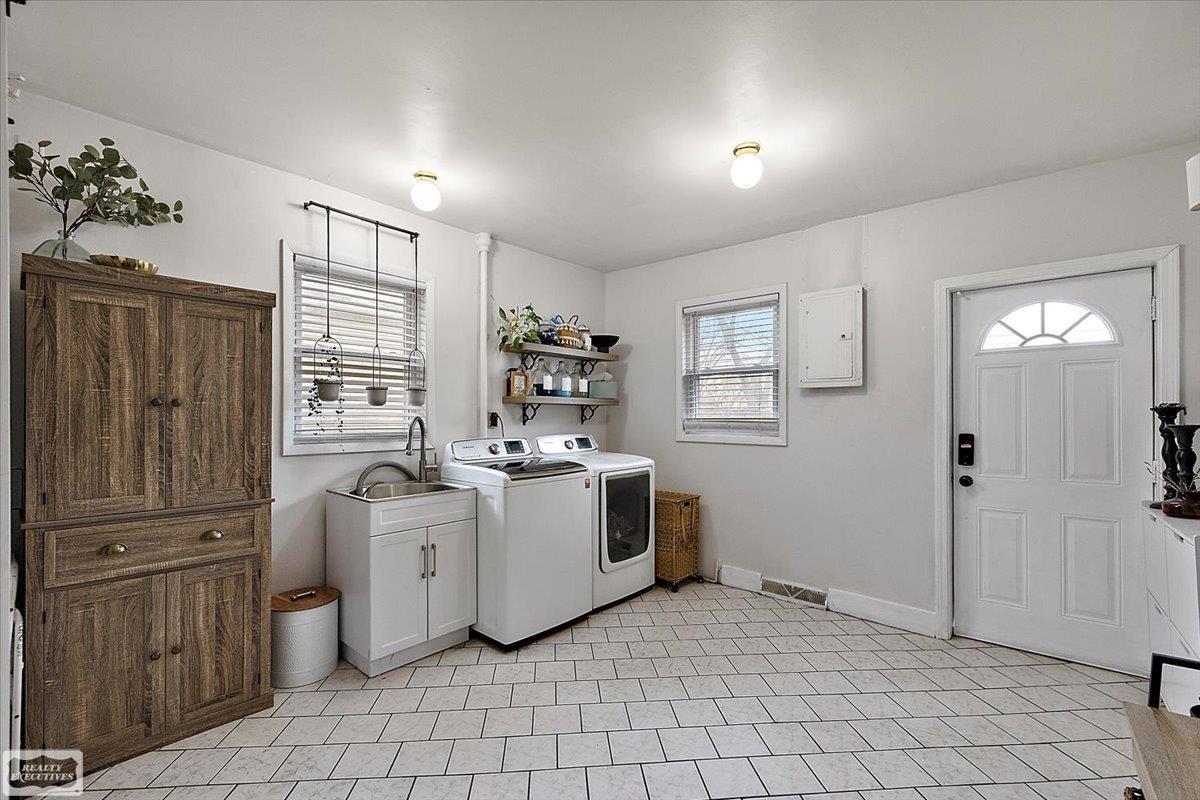 22617 Detour Street, Saint Clair Shores, MI, 48082