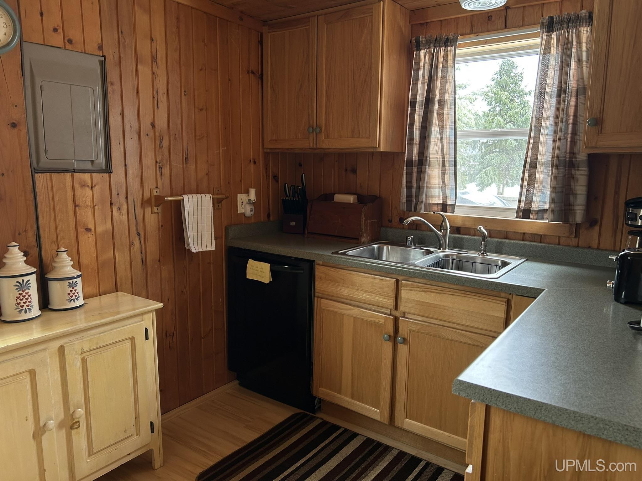 N3355 Quinnesec Lake Antoine Road, Iron Mountain, MI, 49801