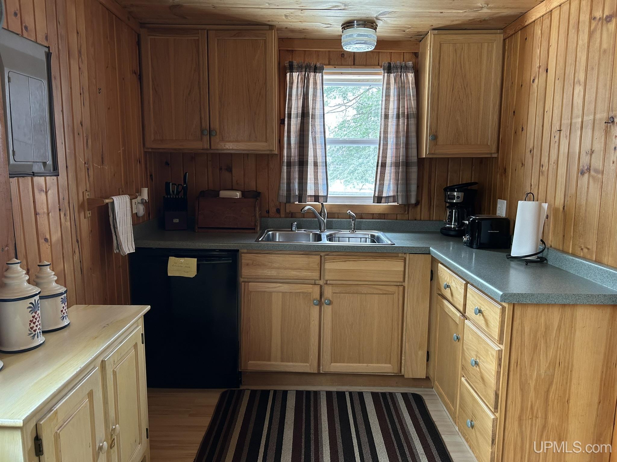 N3355 Quinnesec Lake Antoine Road, Iron Mountain, MI, 49801