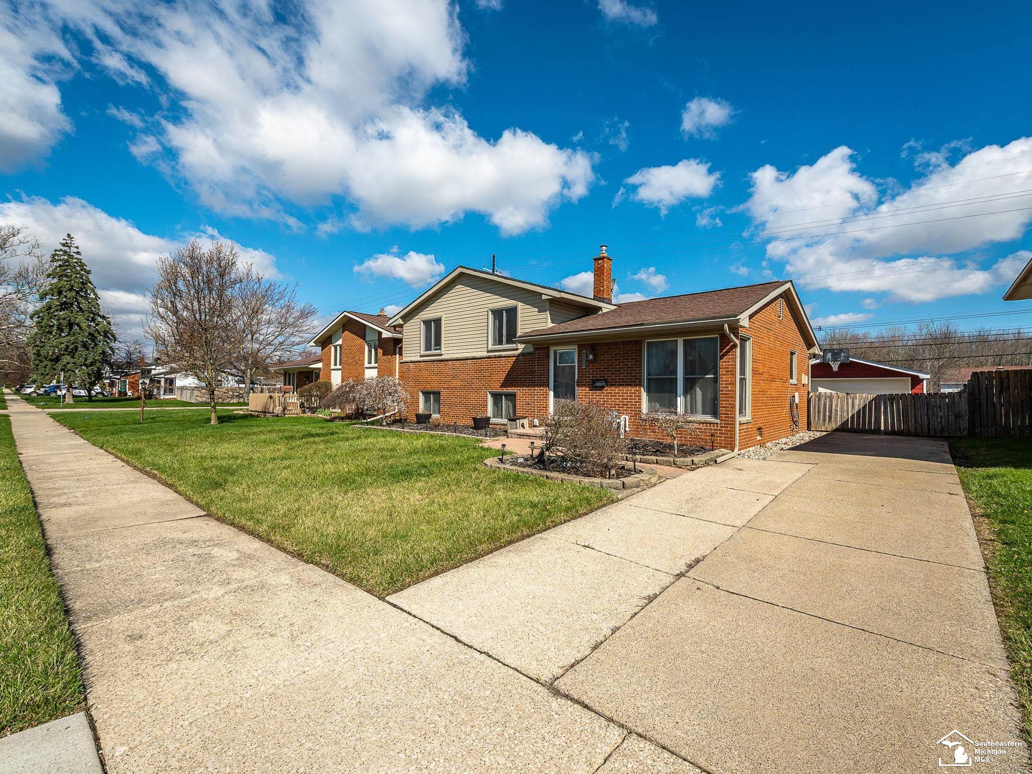 22244 Candace Drive, Rockwood, MI, 48173