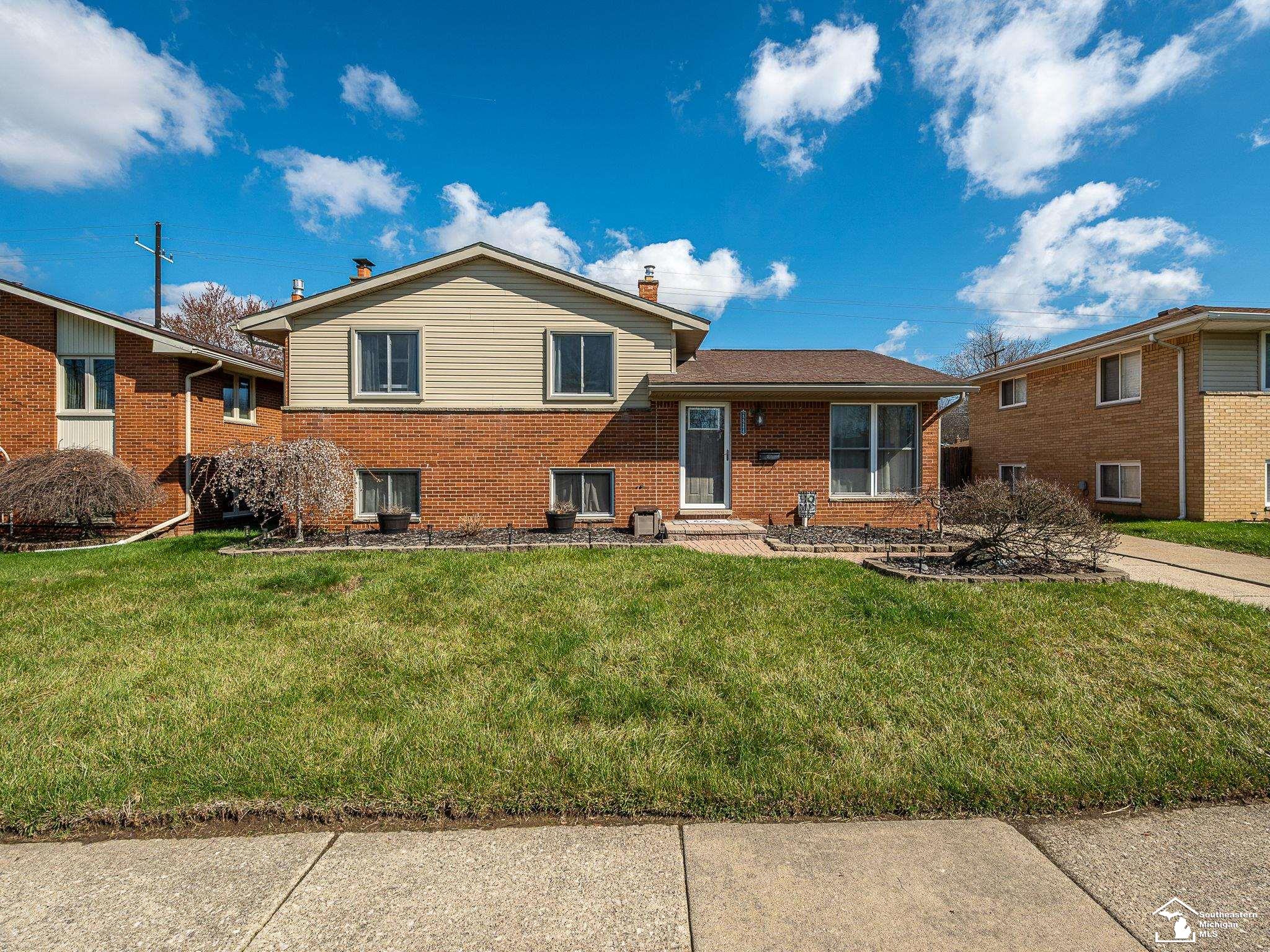 22244 Candace Drive, Rockwood, MI, 48173