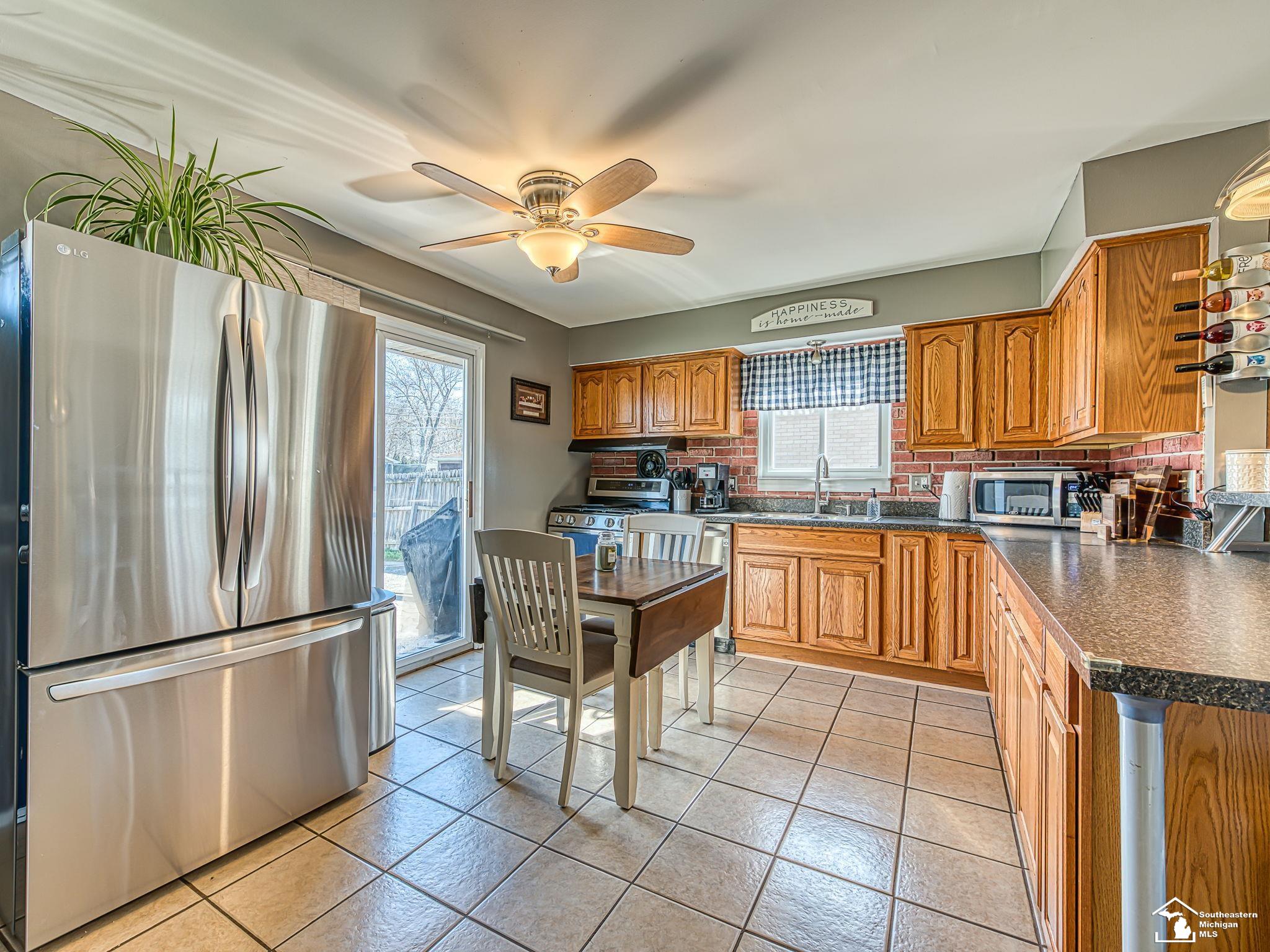 22244 Candace Drive, Rockwood, MI, 48173