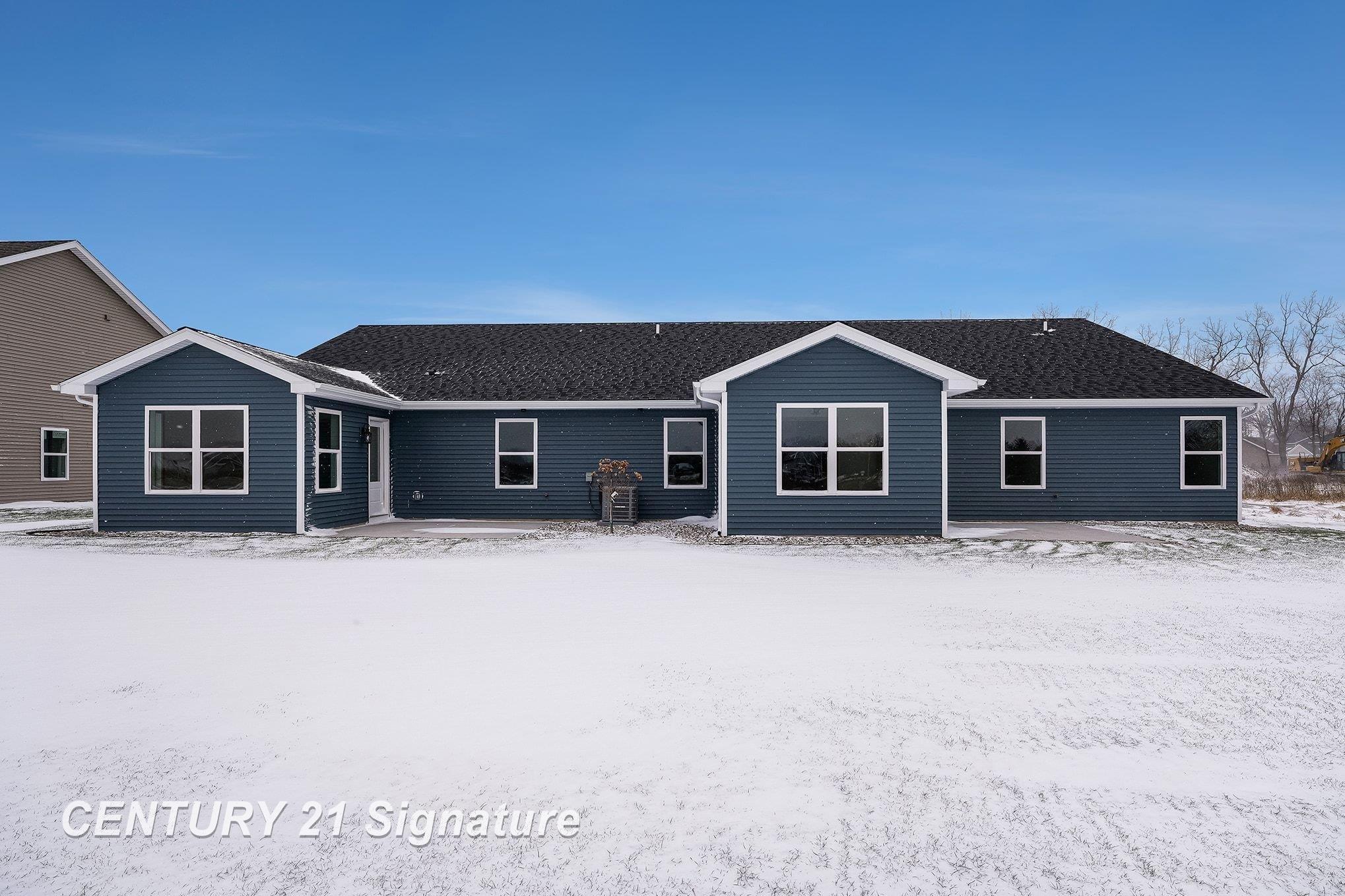 8487 N River Rock Drive, Freeland, MI, 48623