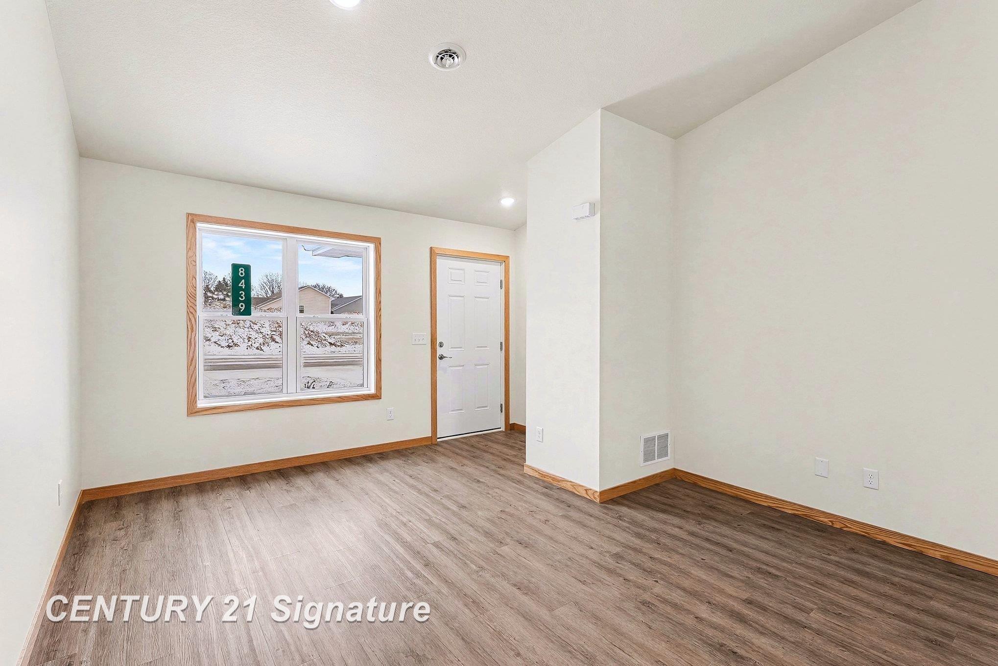 8487 N River Rock Drive, Freeland, MI, 48623