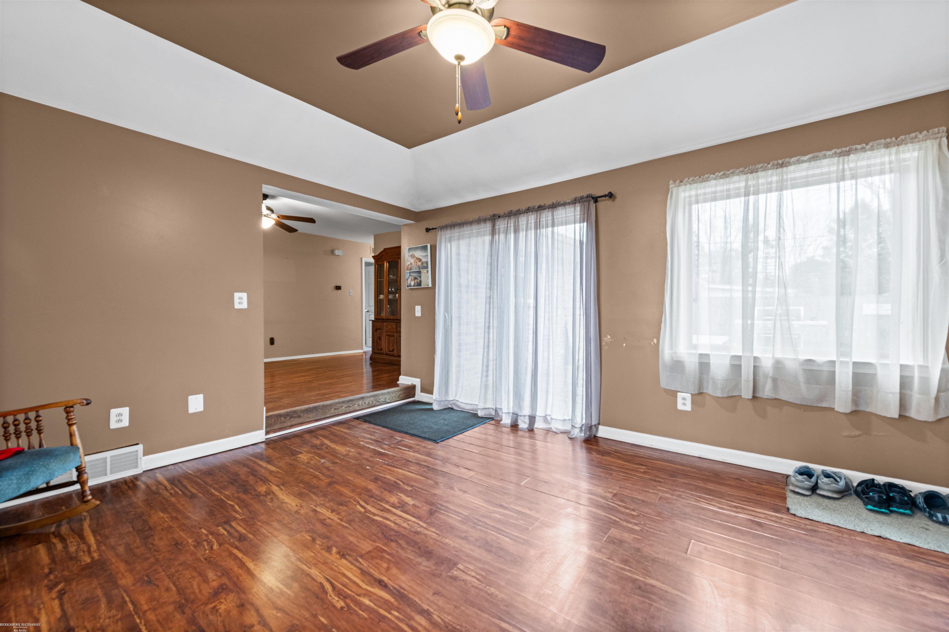 25312 Saint Christopher St Street, Harrison Twp, MI, 48045