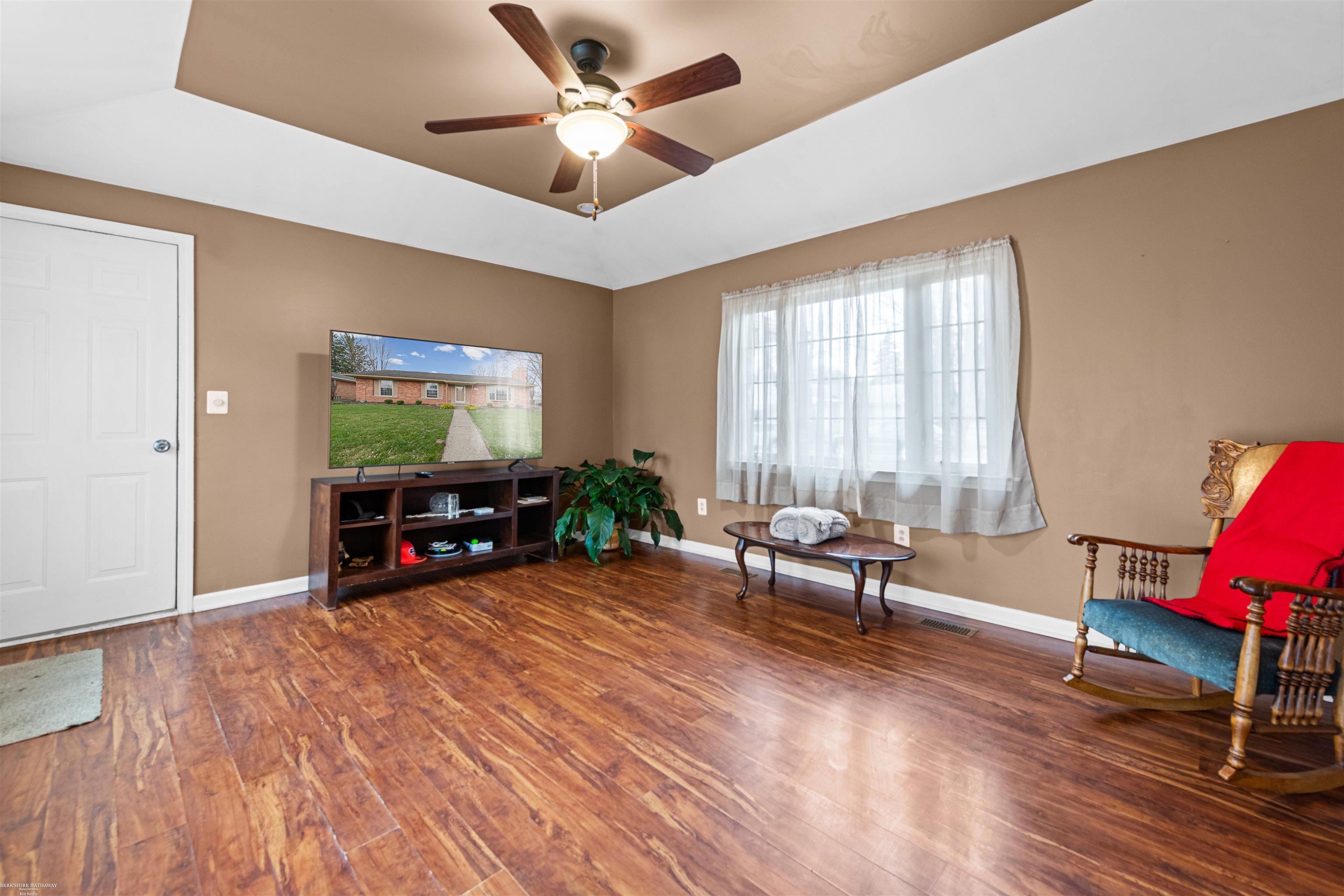 25312 Saint Christopher St Street, Harrison Twp, MI, 48045