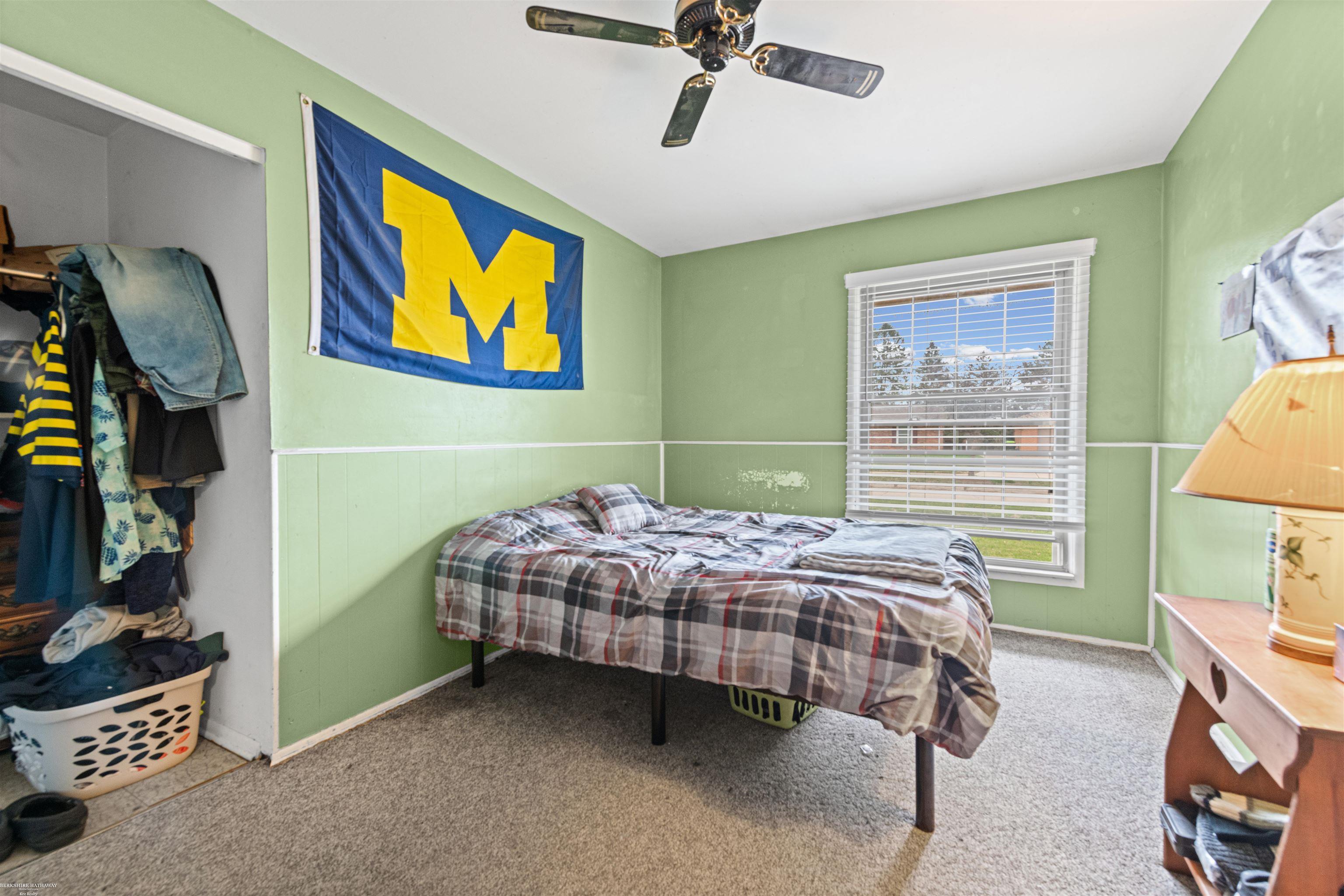 25312 Saint Christopher St Street, Harrison Twp, MI, 48045