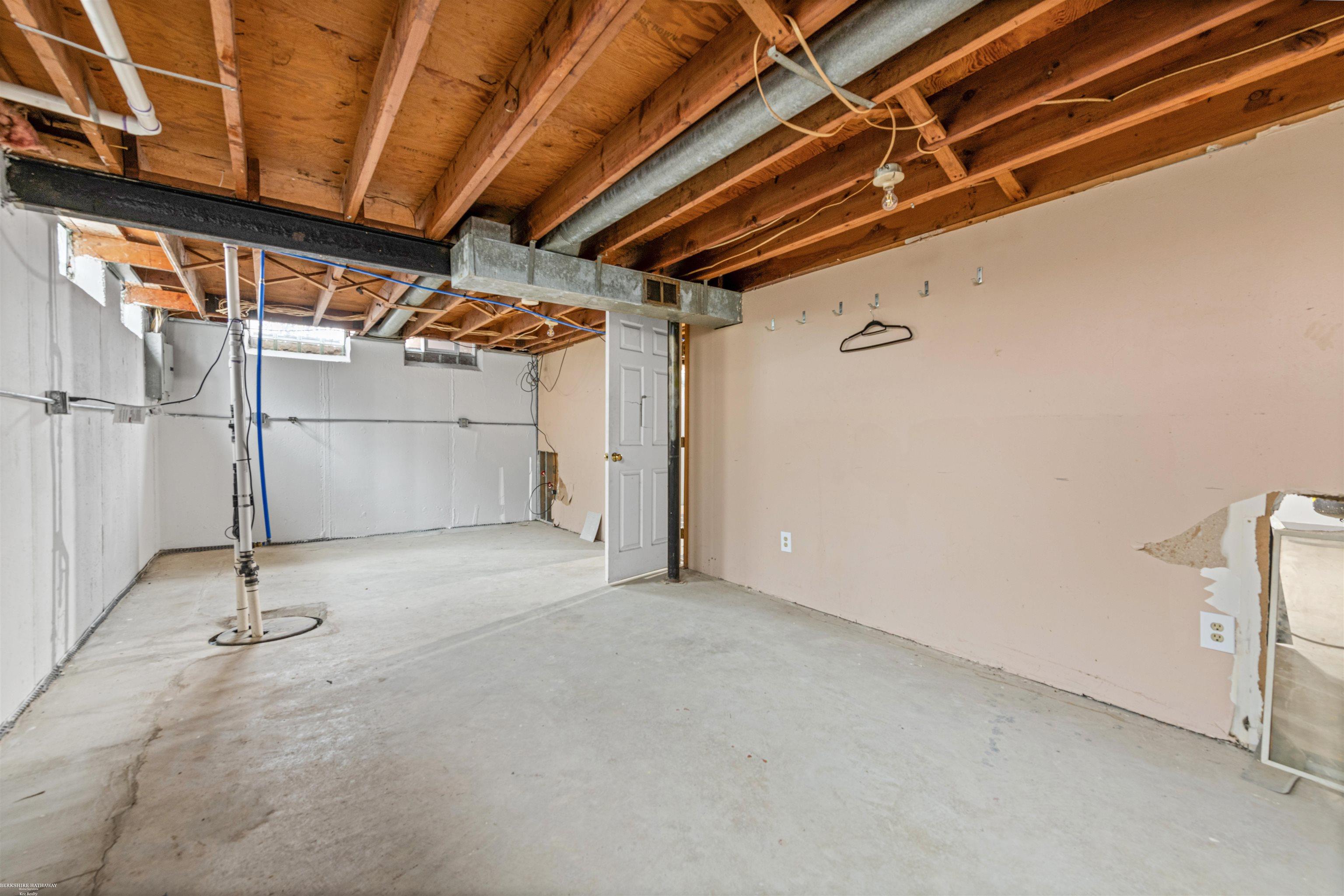 25312 Saint Christopher St Street, Harrison Twp, MI, 48045