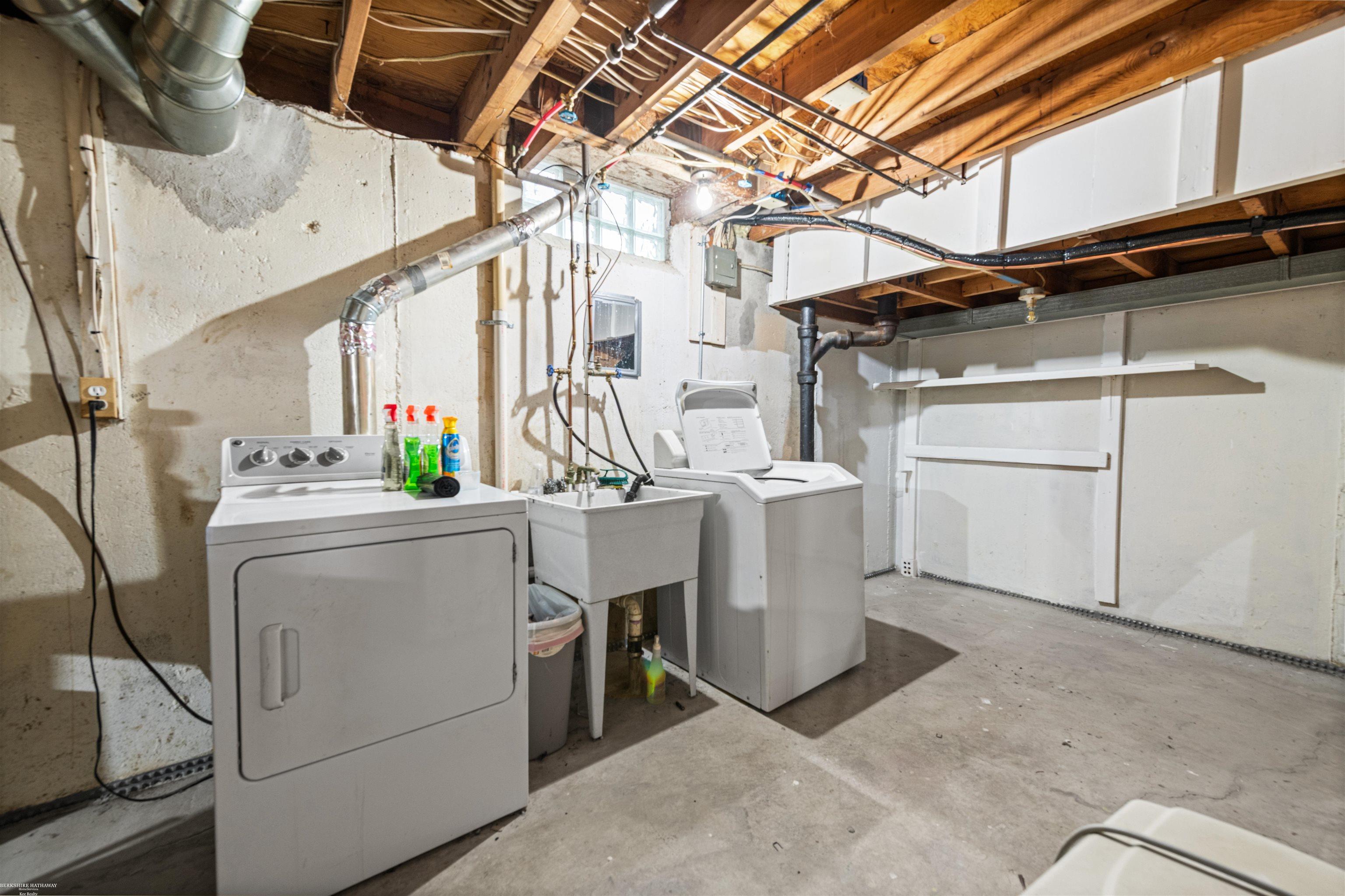 25312 Saint Christopher St Street, Harrison Twp, MI, 48045