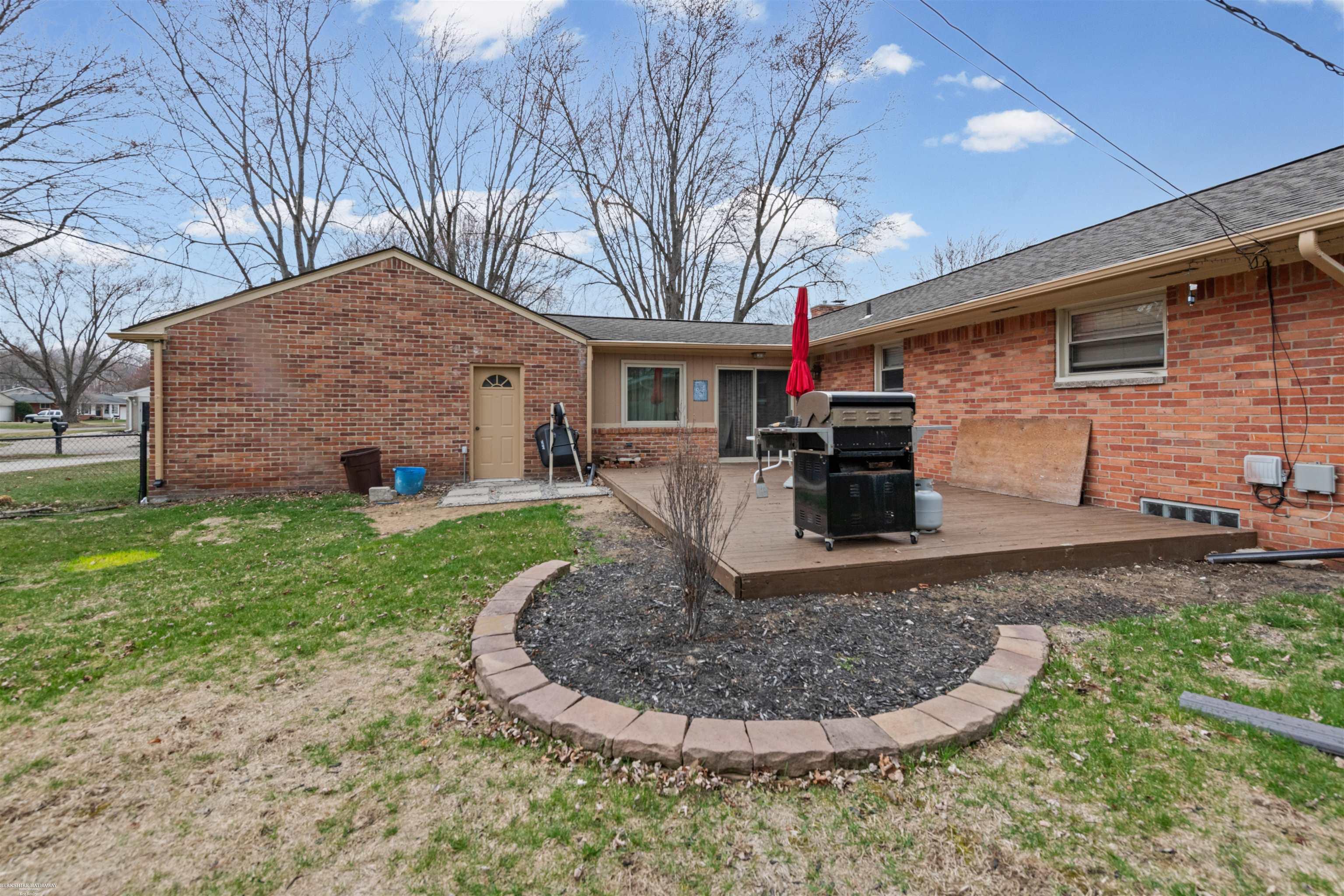 25312 Saint Christopher St Street, Harrison Twp, MI, 48045