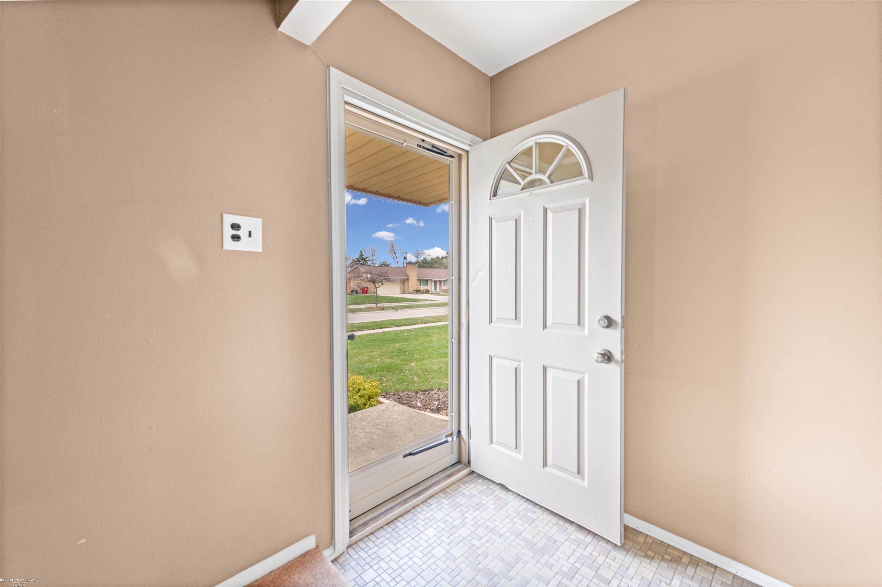 25312 Saint Christopher St Street, Harrison Twp, MI, 48045