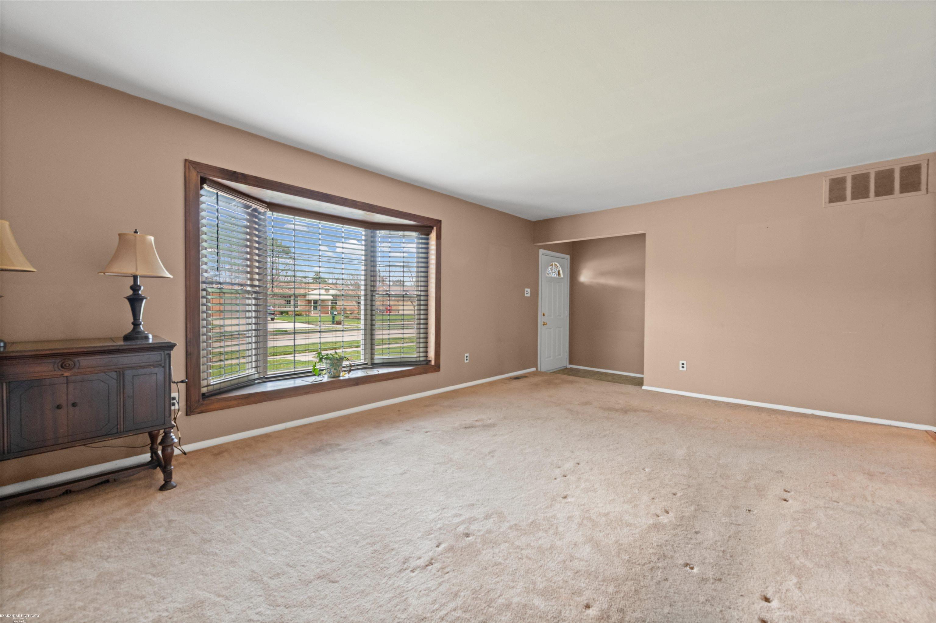 25312 Saint Christopher St Street, Harrison Twp, MI, 48045