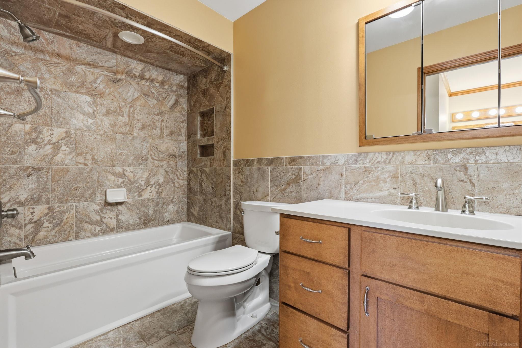 54173 Avondale Drive, New Baltimore, MI, 48047