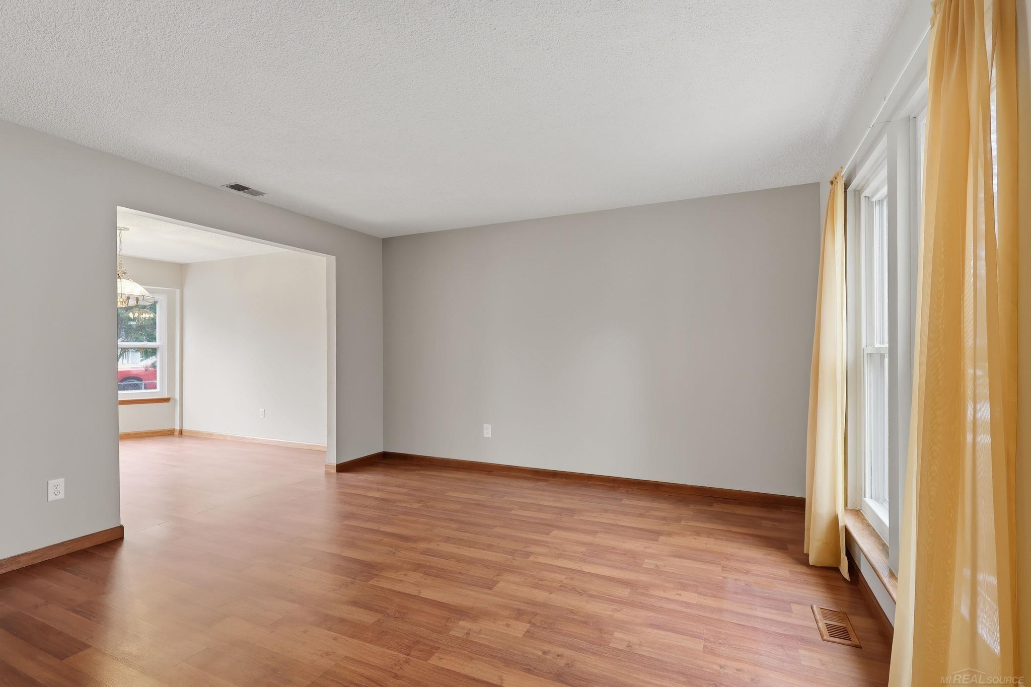 54173 Avondale Drive, New Baltimore, MI, 48047