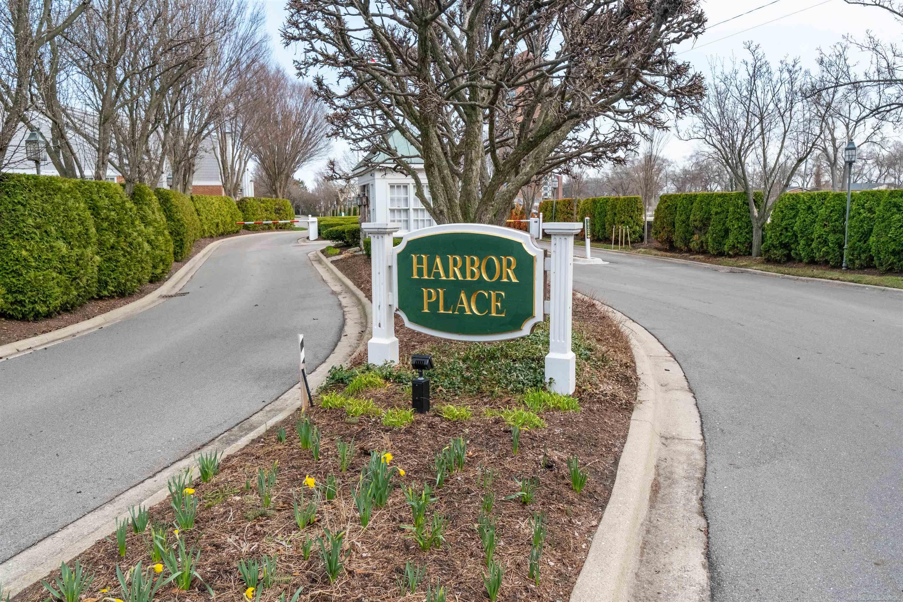 4002 Harbor Place Drive, Saint Clair Shores, MI, 48080