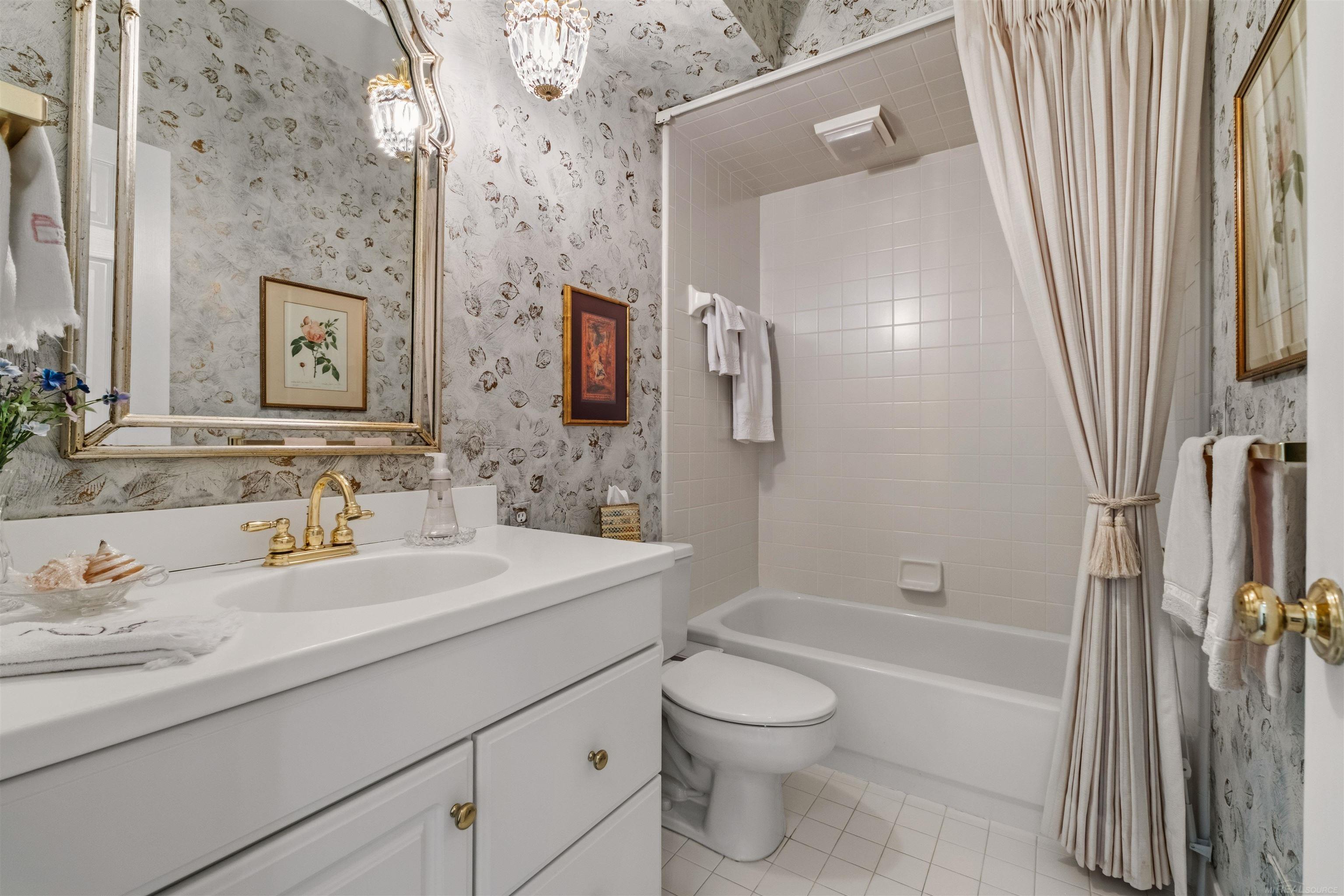 4002 Harbor Place Drive, Saint Clair Shores, MI, 48080