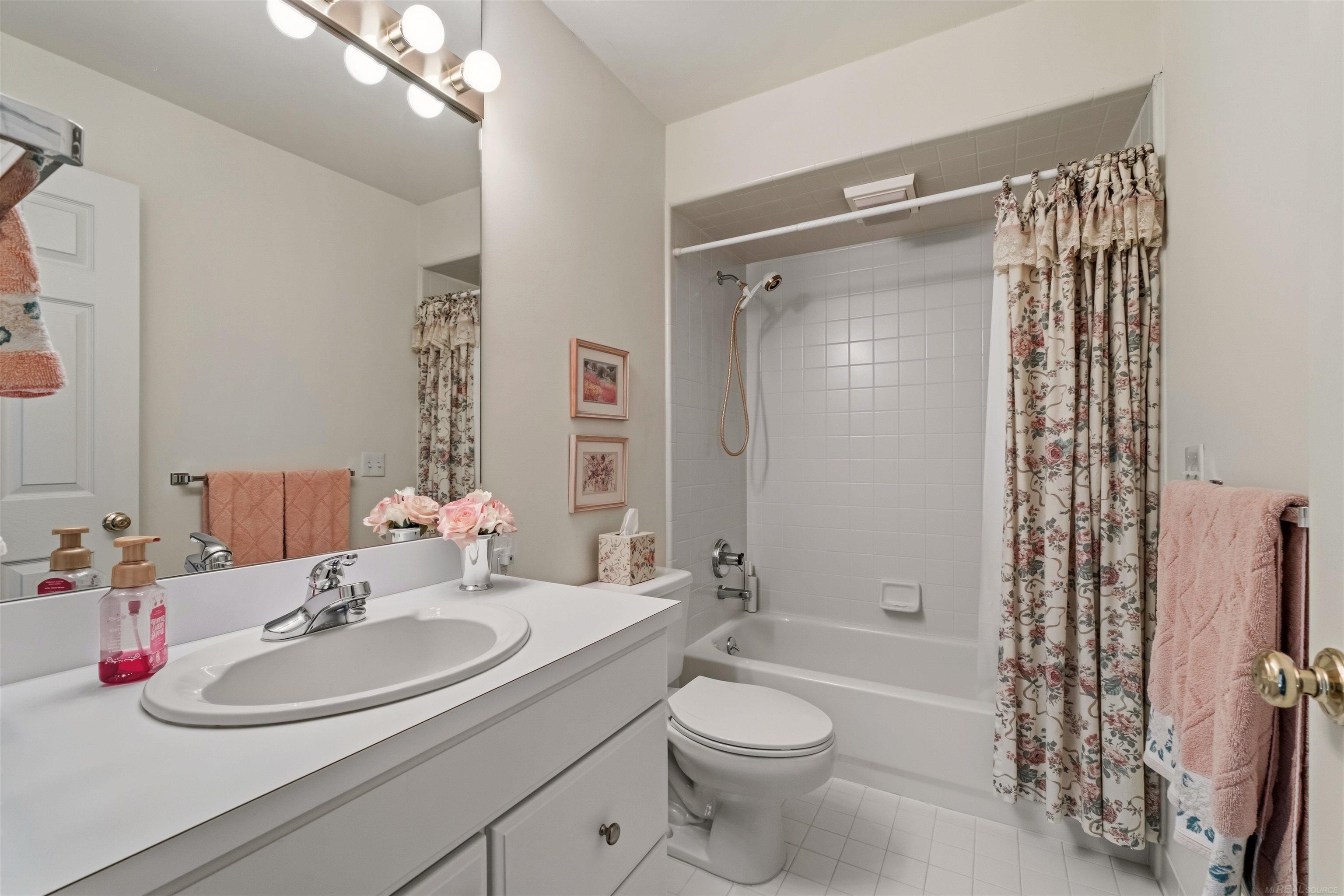 4002 Harbor Place Drive, Saint Clair Shores, MI, 48080